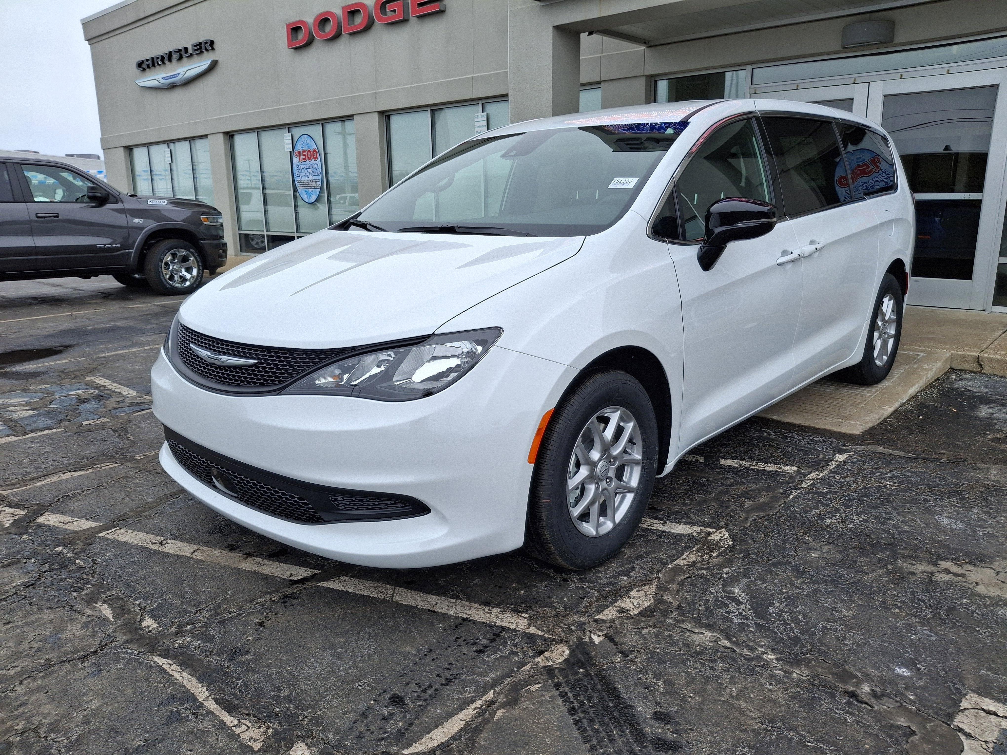 2026 Chrysler Voyager LX