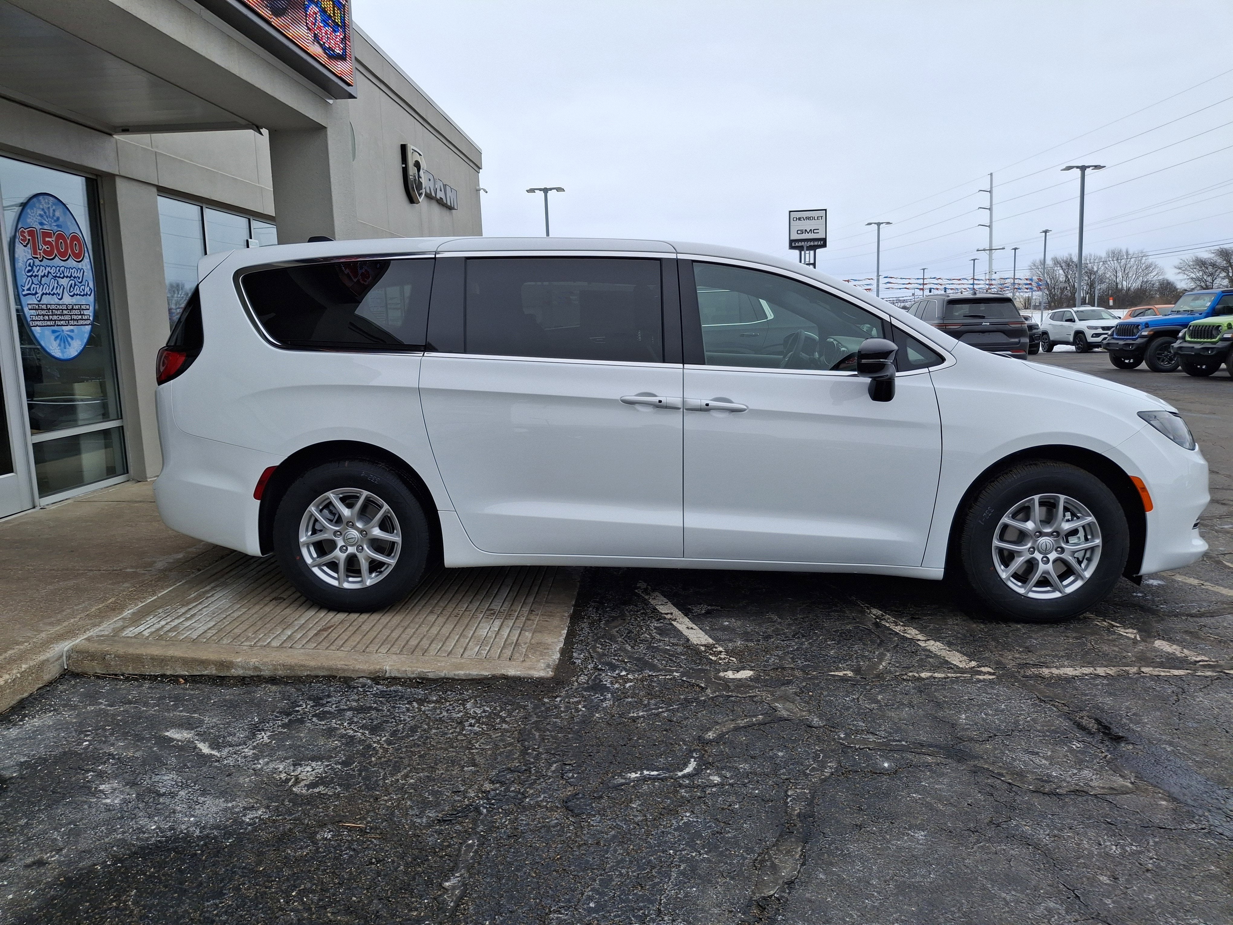 2026 Chrysler Voyager LX