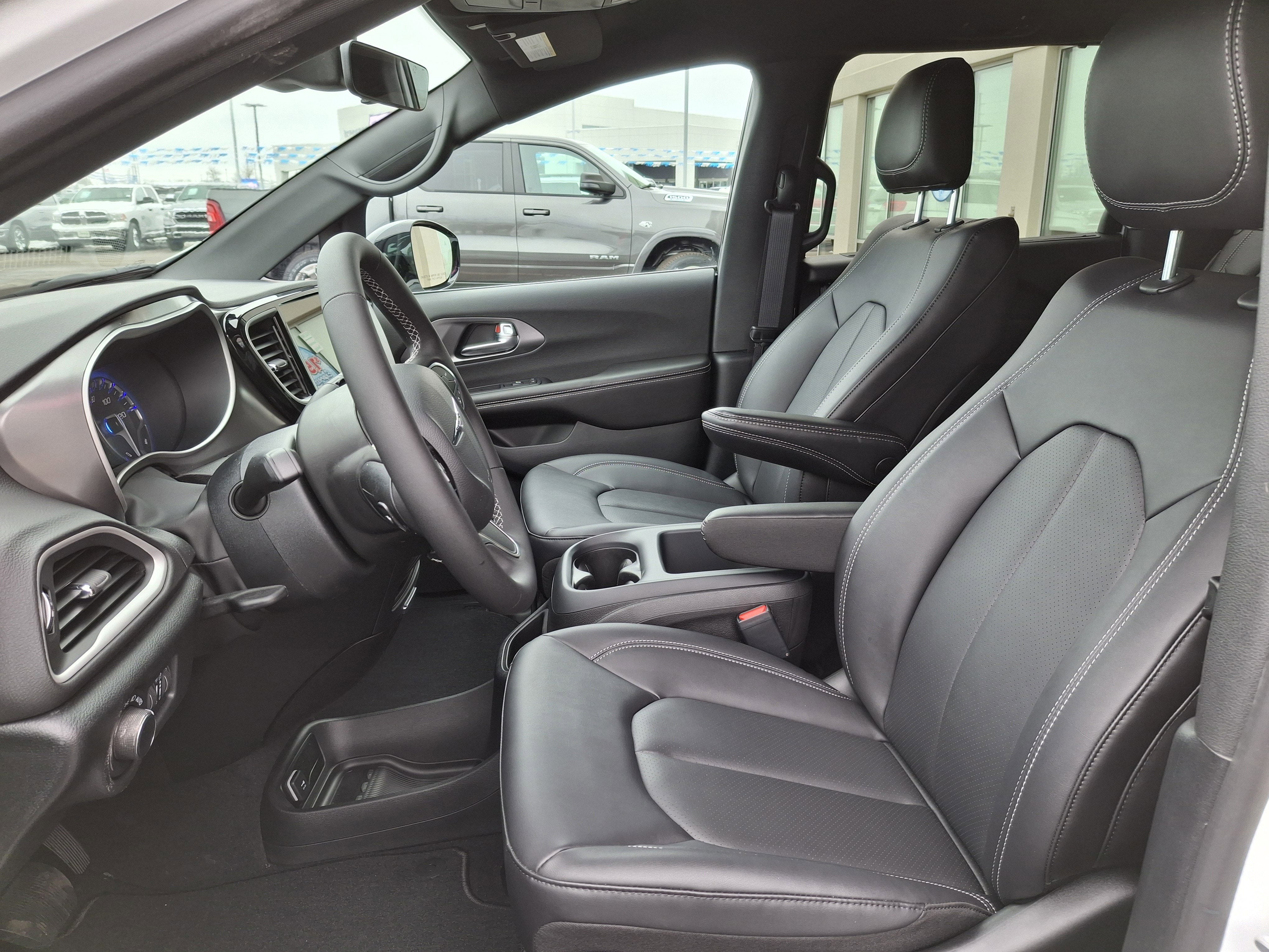 2026 Chrysler Voyager LX