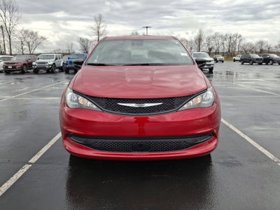 2026 Chrysler Voyager LX