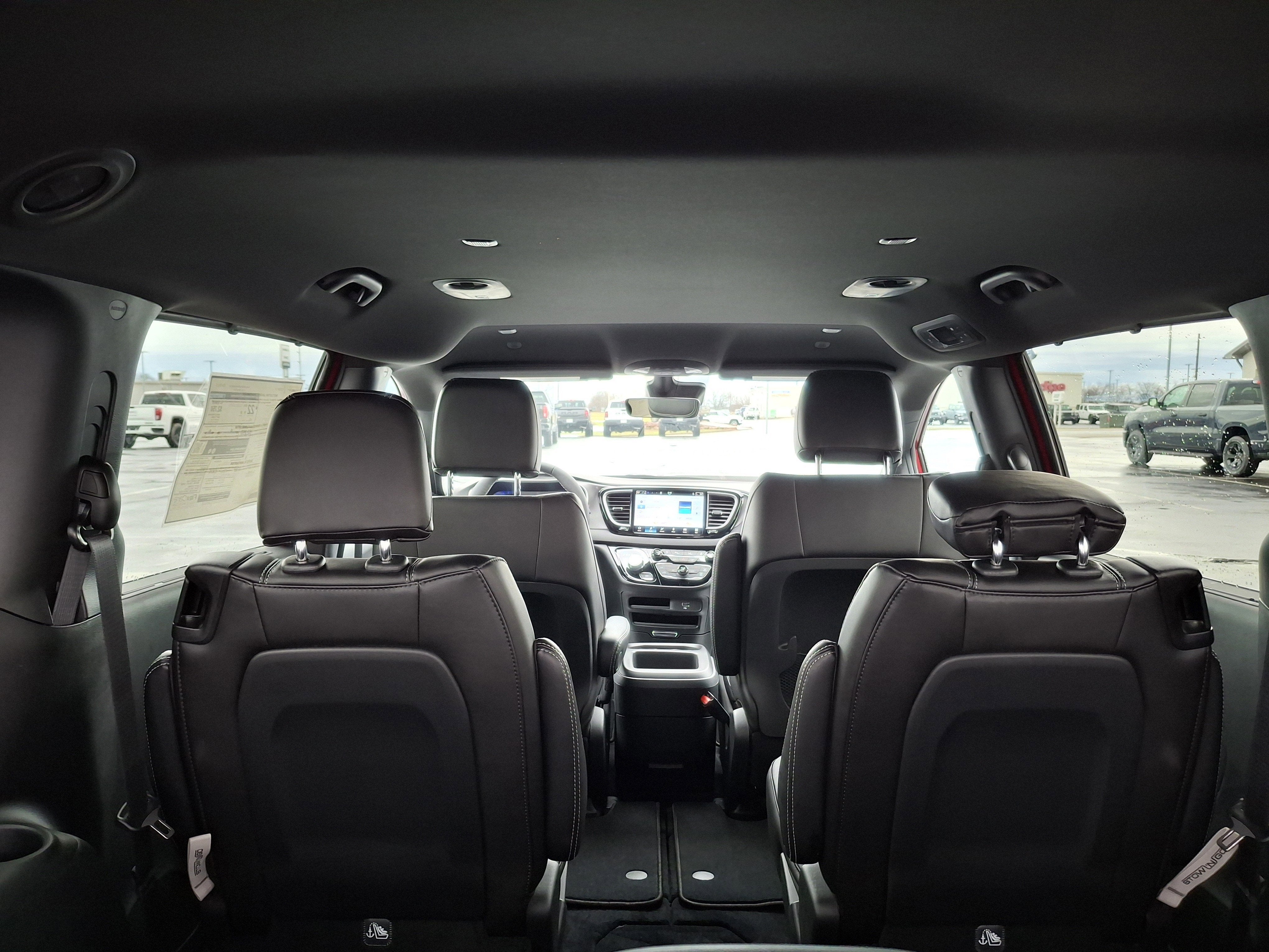 2026 Chrysler Voyager LX