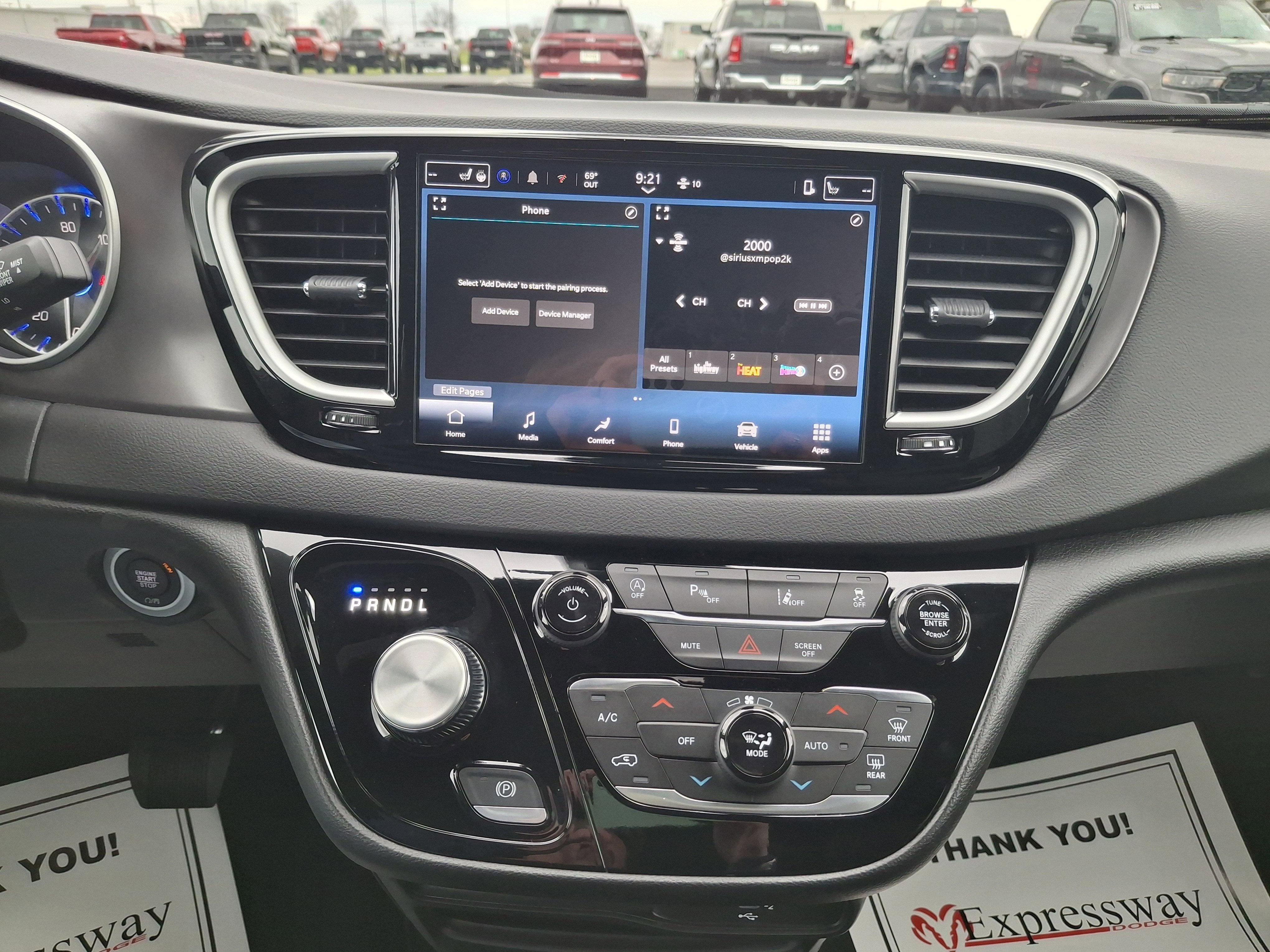 2026 Chrysler Voyager LX