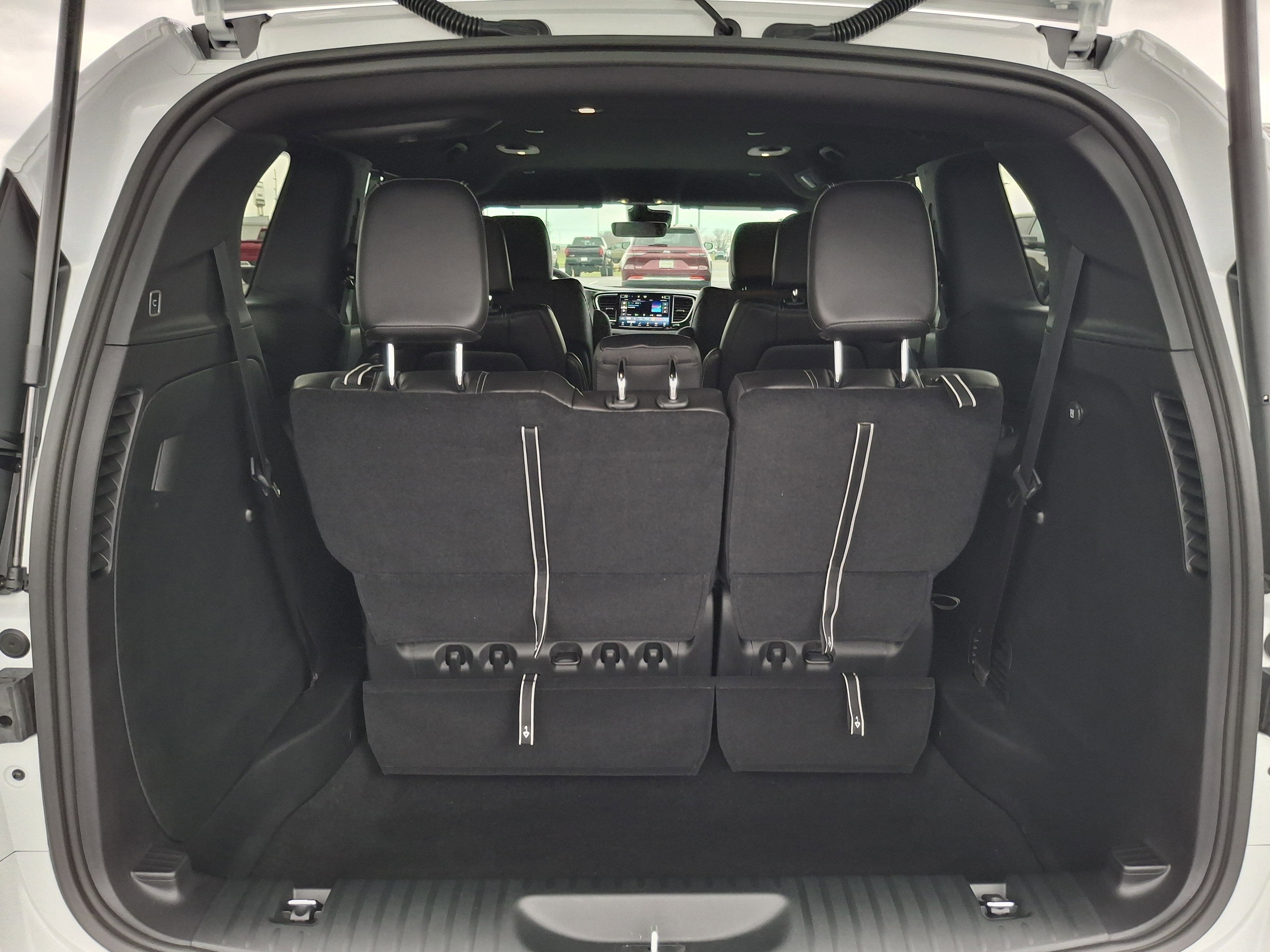 2026 Chrysler Voyager LX