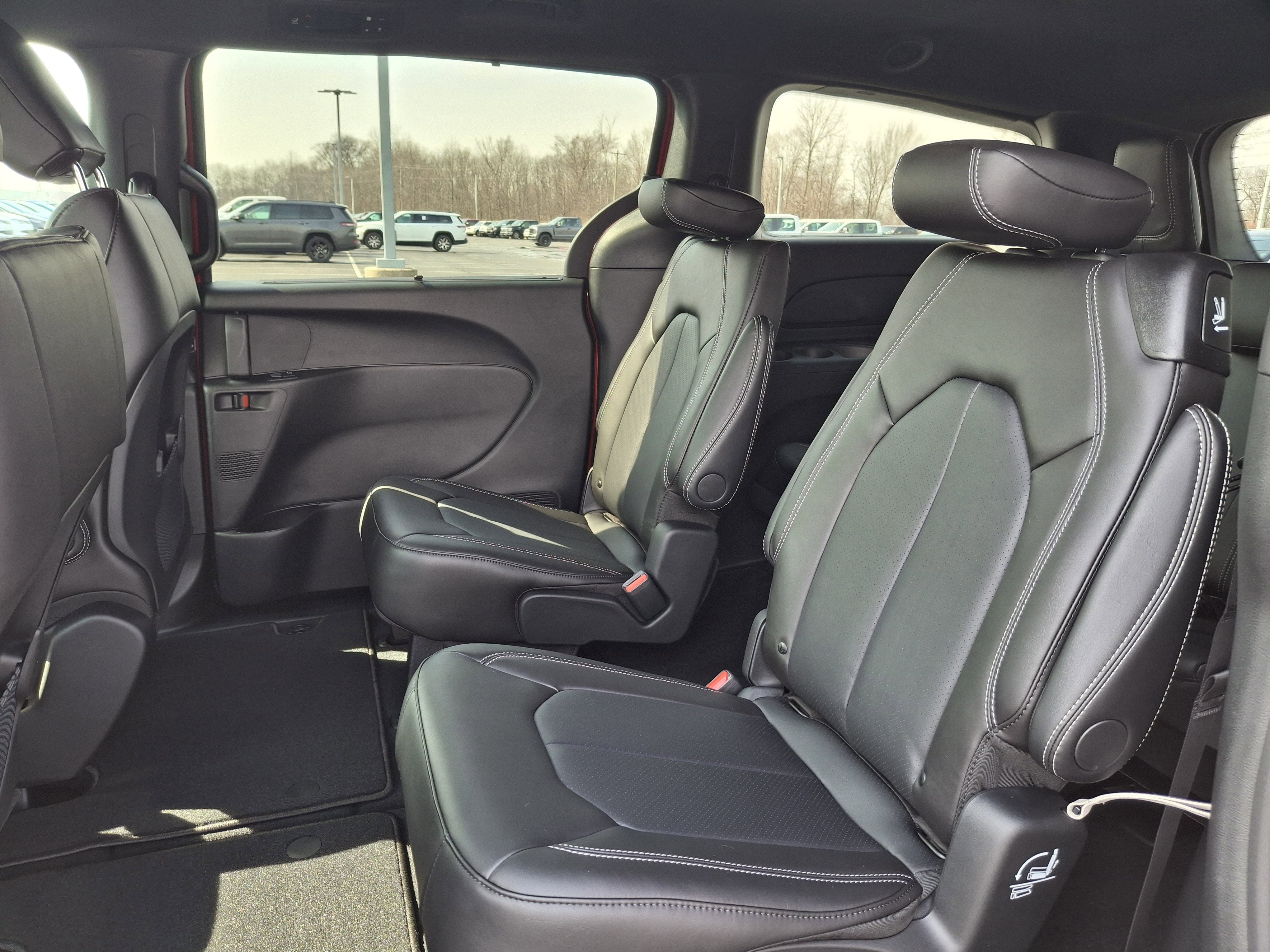 2026 Chrysler Voyager LX