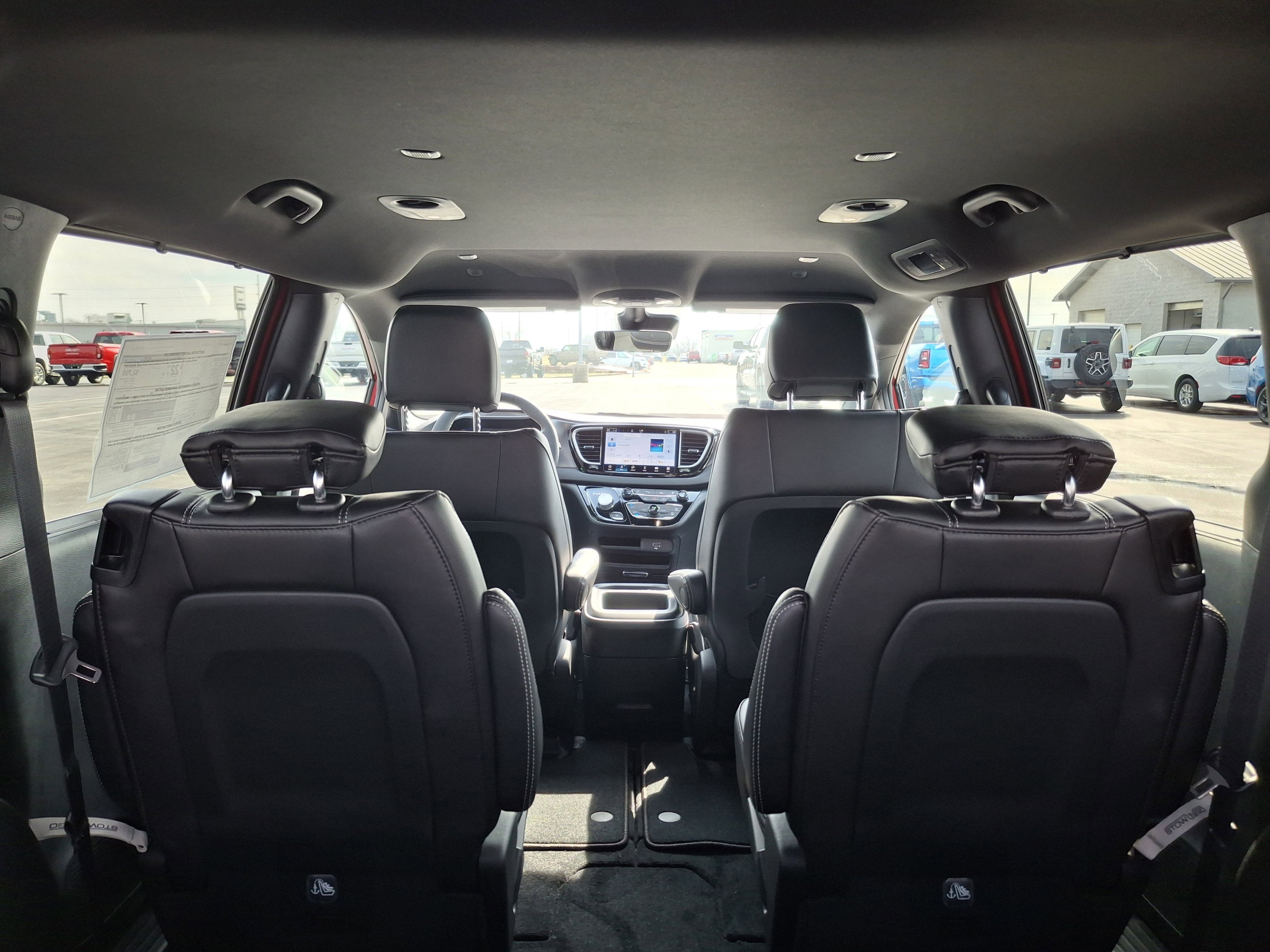 2026 Chrysler Voyager LX