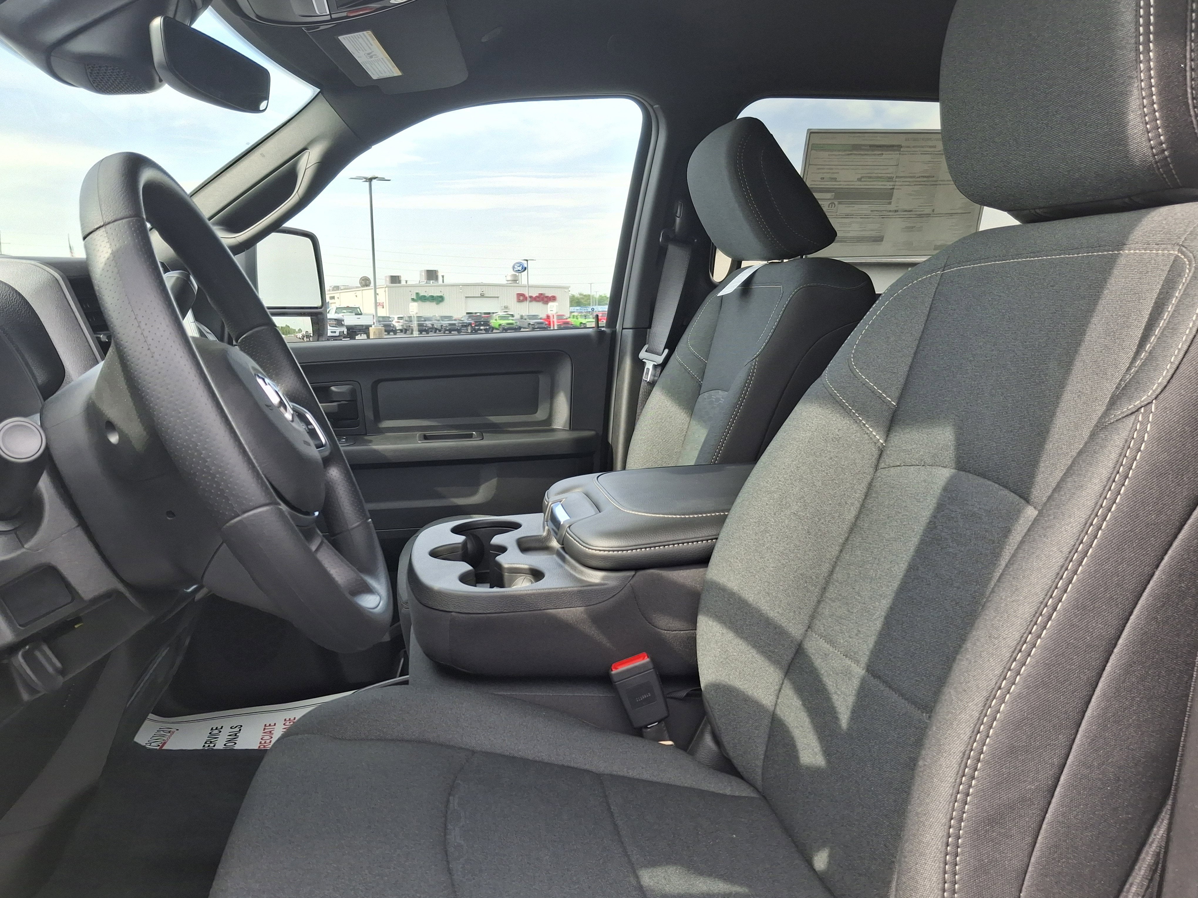 2025 RAM 2500 Tradesman 4x4 Crew Cab 6'4 Box