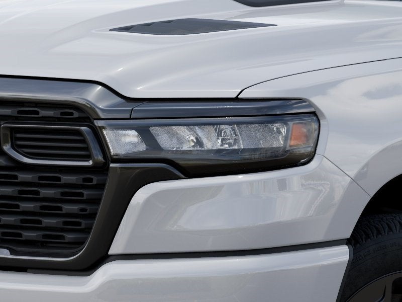 2026 RAM 1500 Express 4x4 Crew Cab 5'7 Box