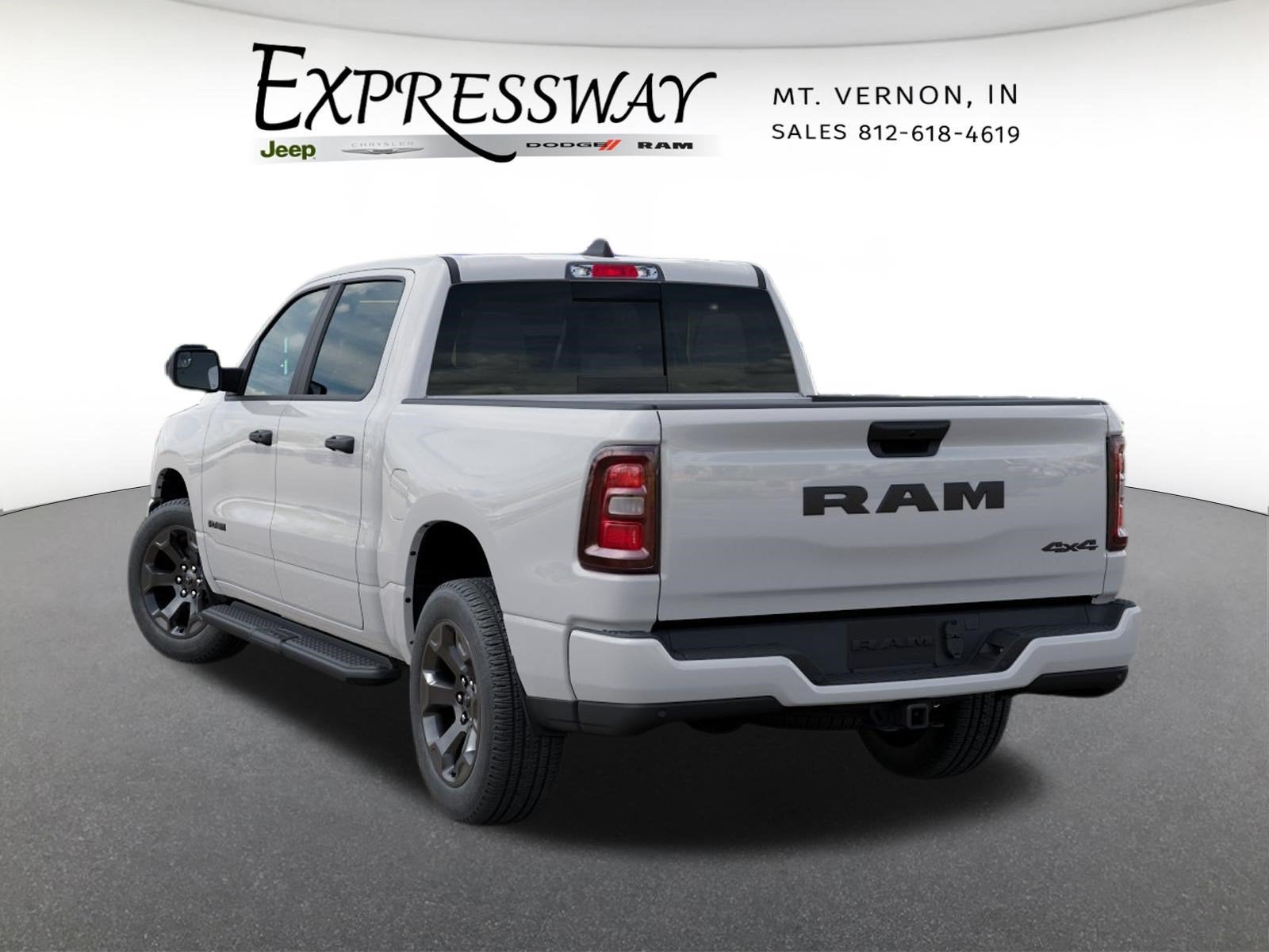 2026 RAM 1500 Express 4x4 Crew Cab 5'7 Box