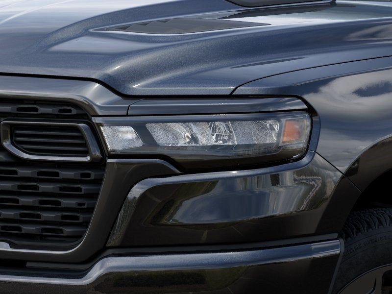 2026 RAM 1500 Express 4x4 Crew Cab 5'7 Box