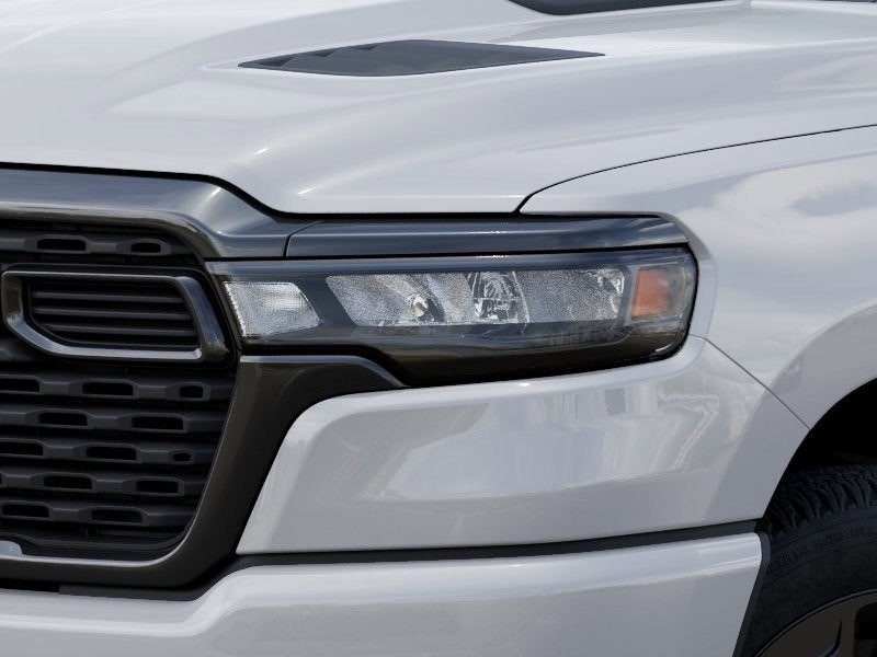 2026 RAM 1500 Express 4x4 Crew Cab 5'7 Box