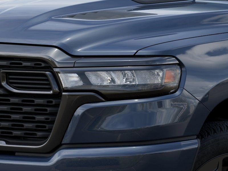 2026 RAM 1500 Express 4x4 Crew Cab 5'7 Box