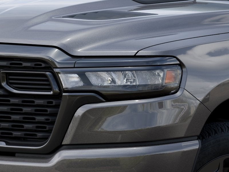 2026 RAM 1500 Express 4x4 Crew Cab 5'7 Box