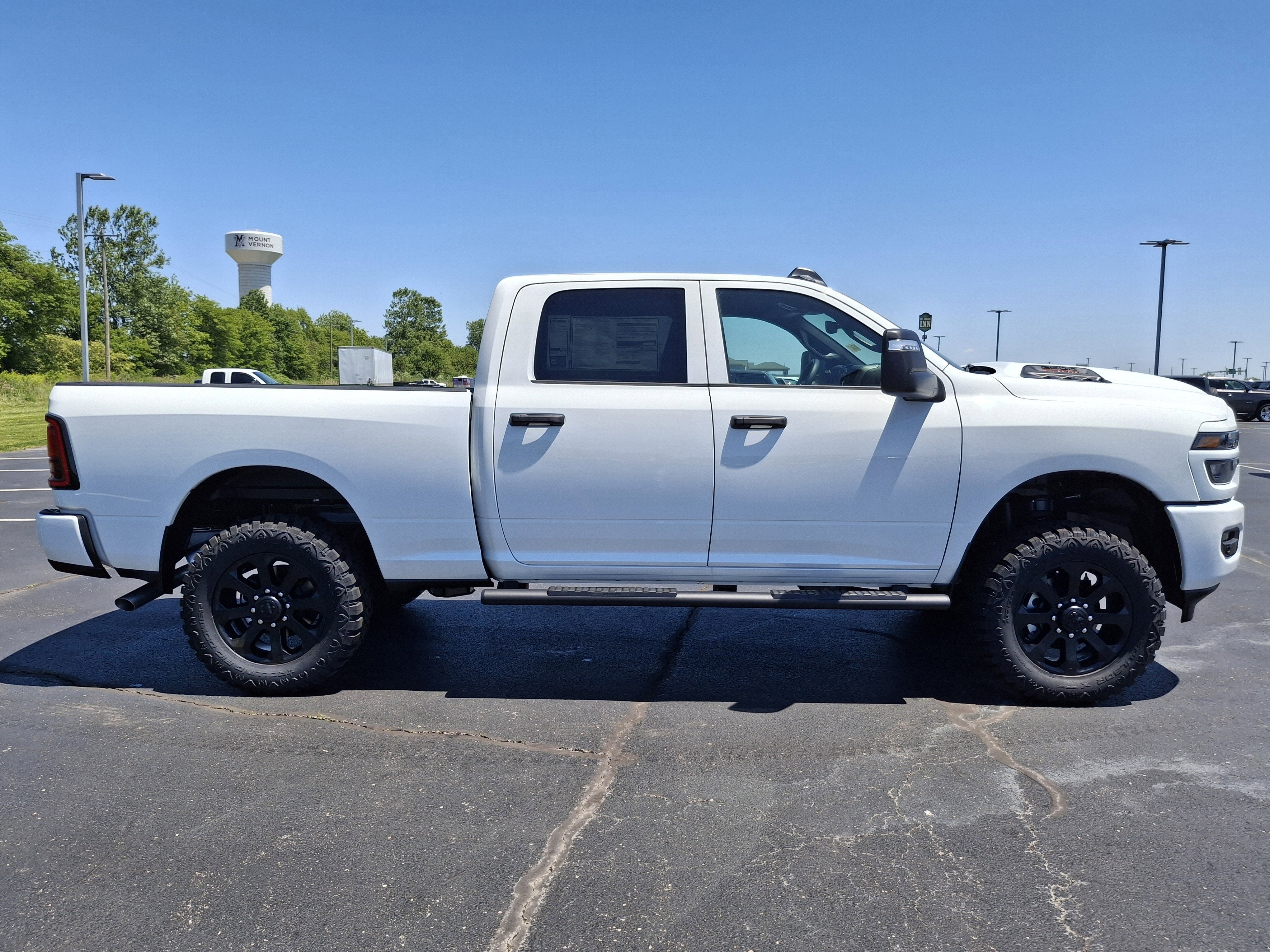 2026 RAM 2500 Black Express 4x4 Crew Cab 6'4 Box
