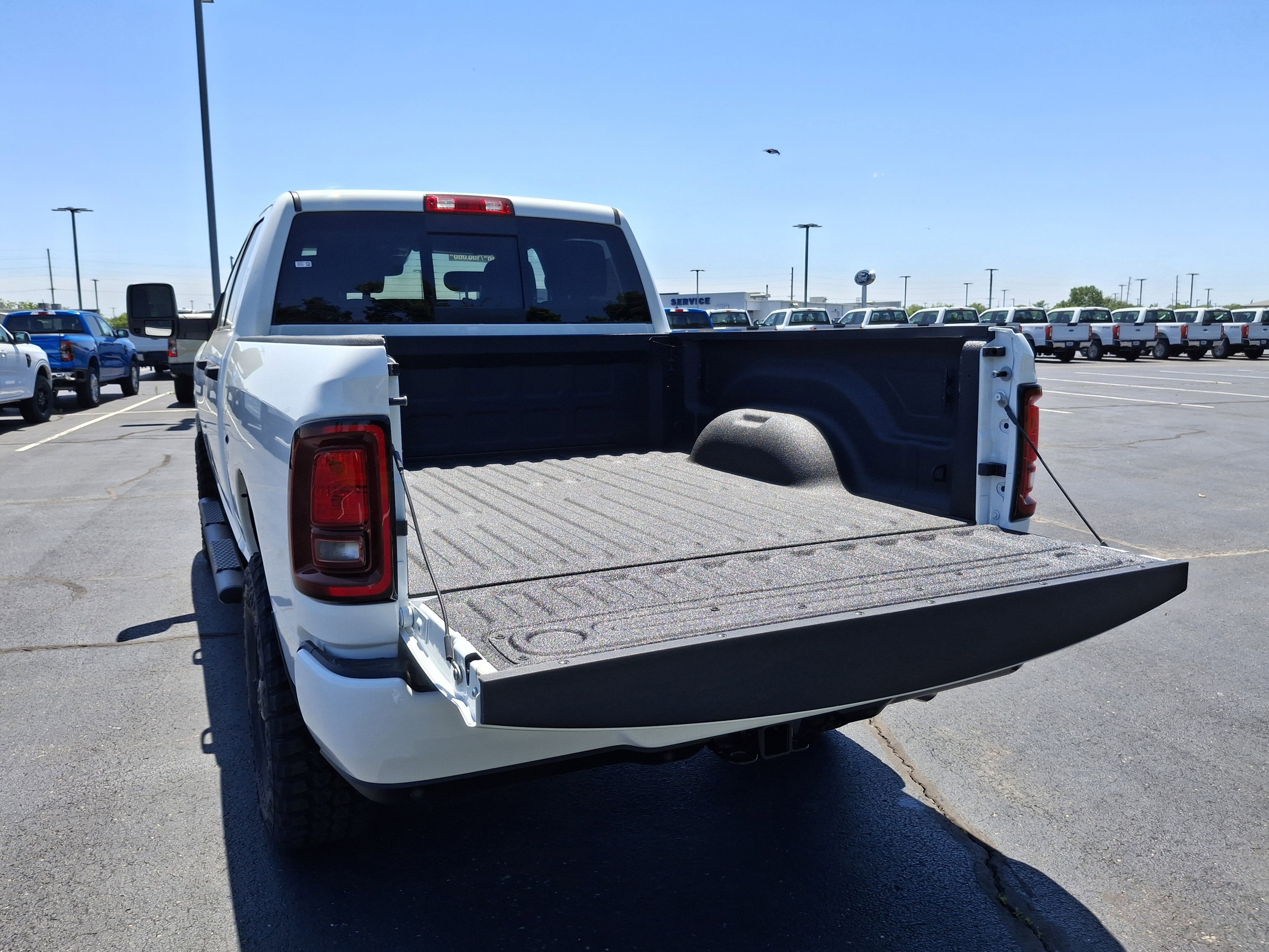 2026 RAM 2500 Black Express 4x4 Crew Cab 6'4 Box
