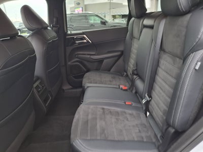 2024 Mitsubishi Outlander Base