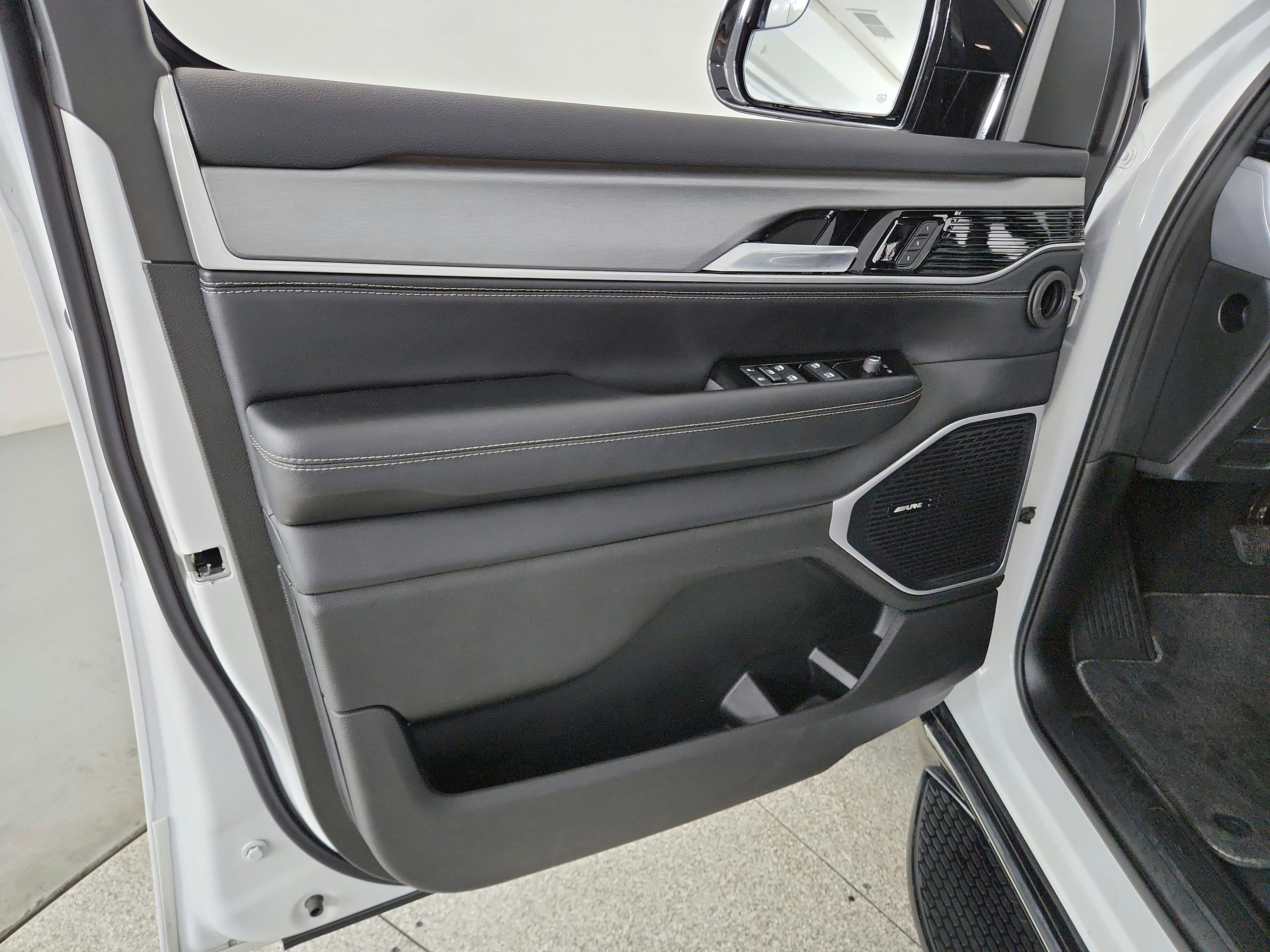 2025 Jeep Wagoneer L Series II