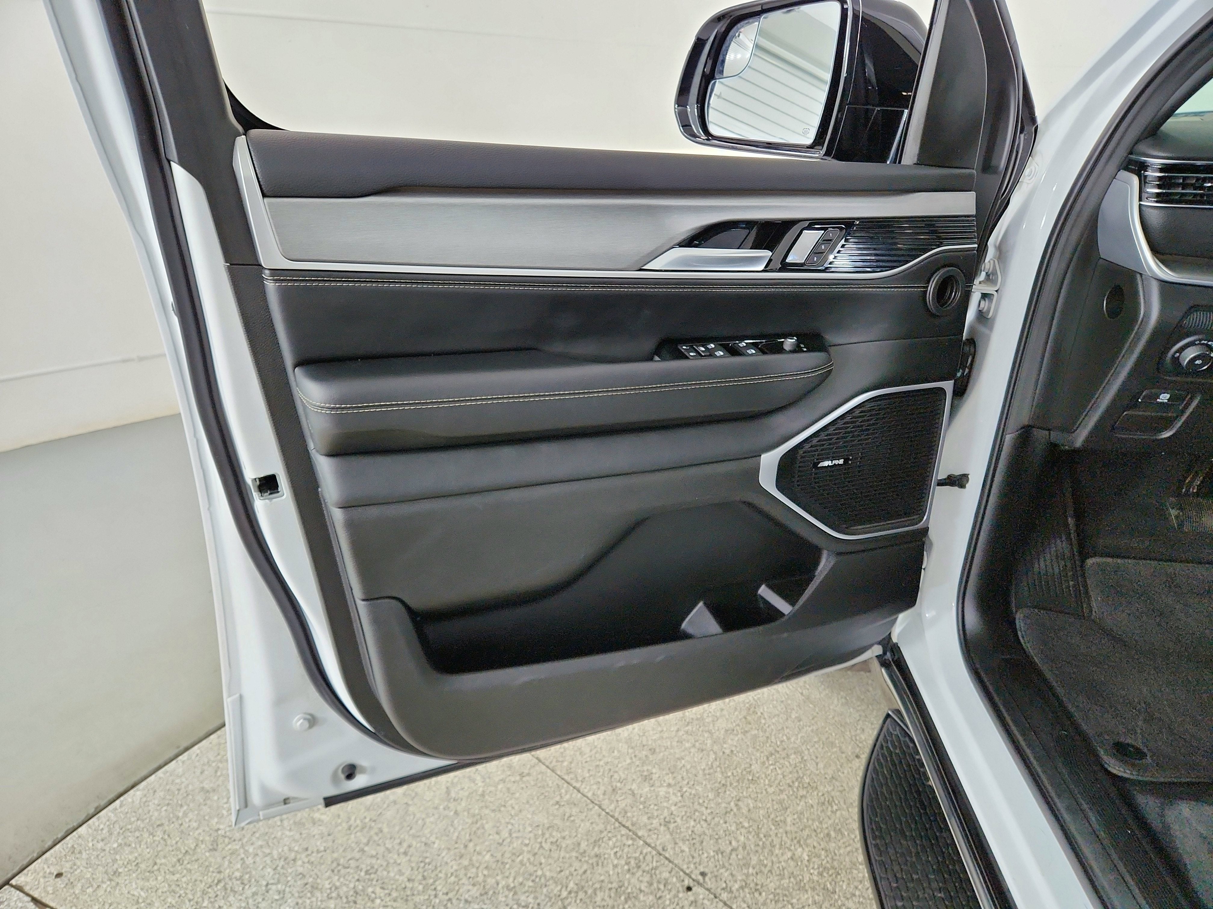 2025 Jeep Wagoneer L Series II