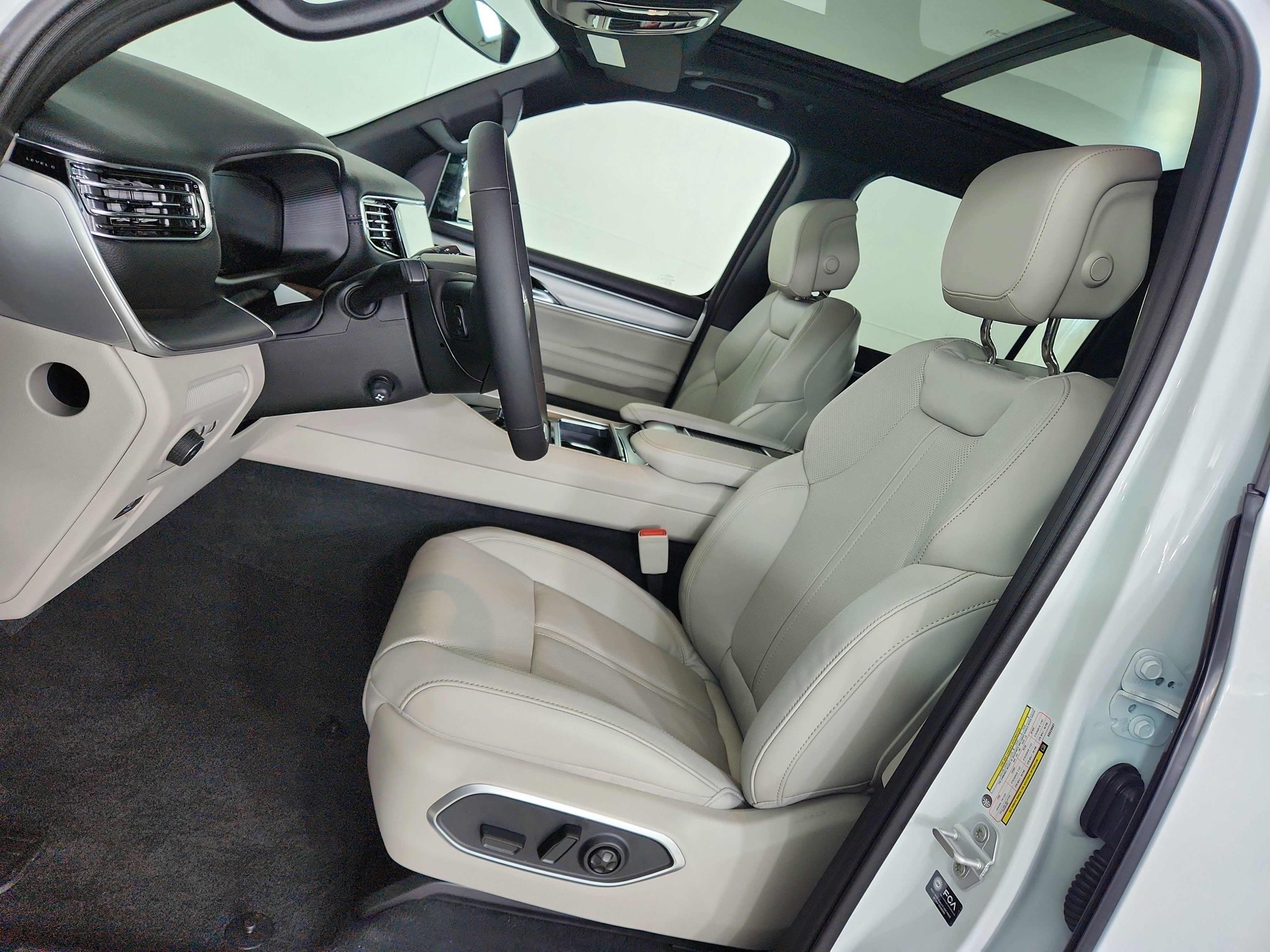 2025 Jeep Wagoneer BASE