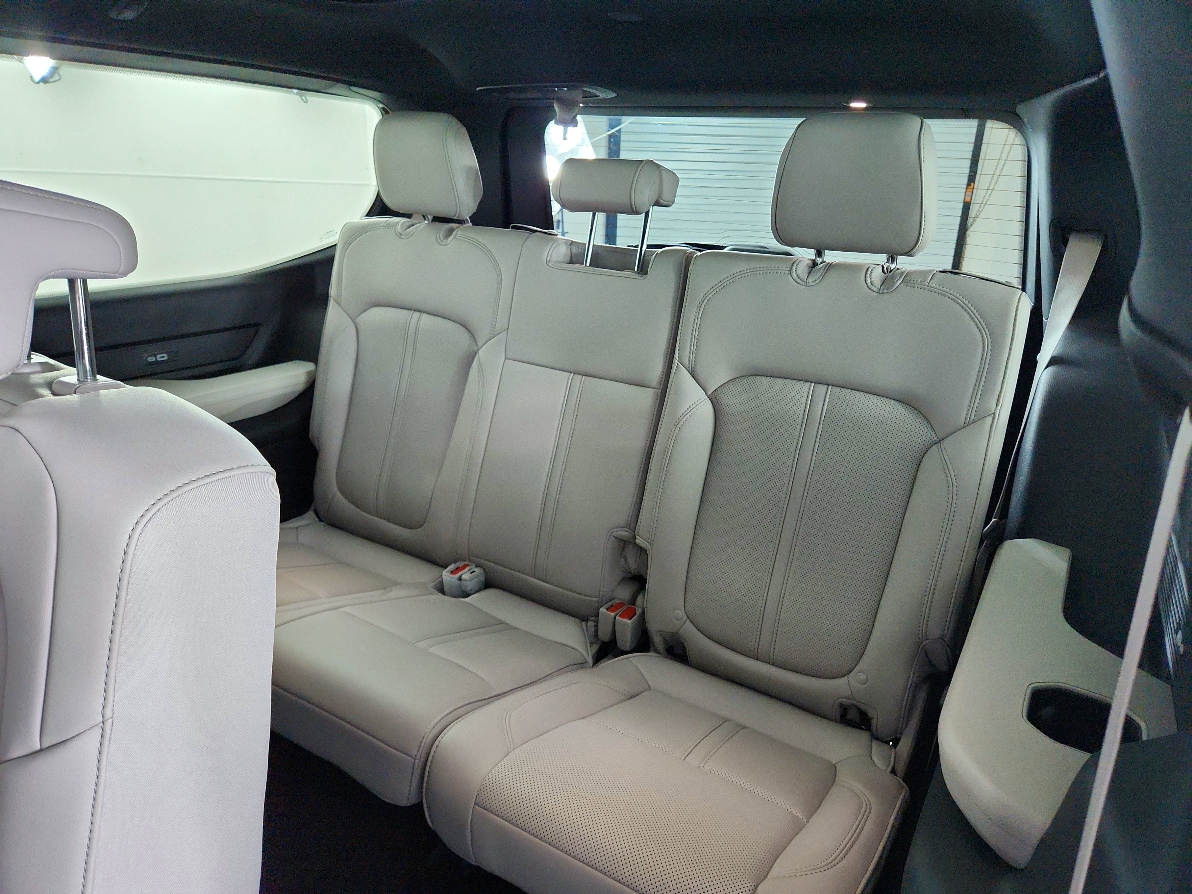 2025 Jeep Wagoneer BASE