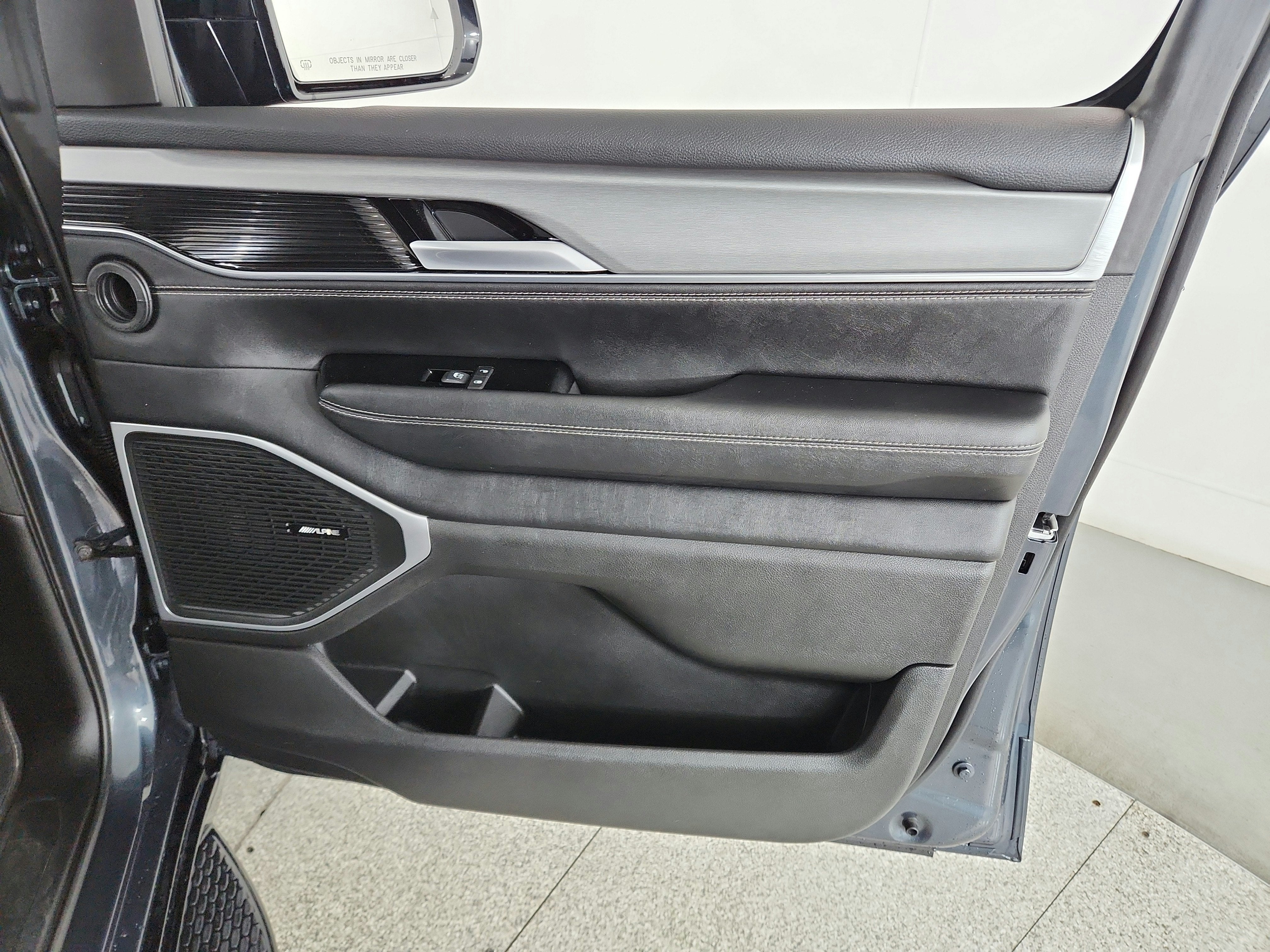2024 Jeep Wagoneer Series II Carbide 4x4