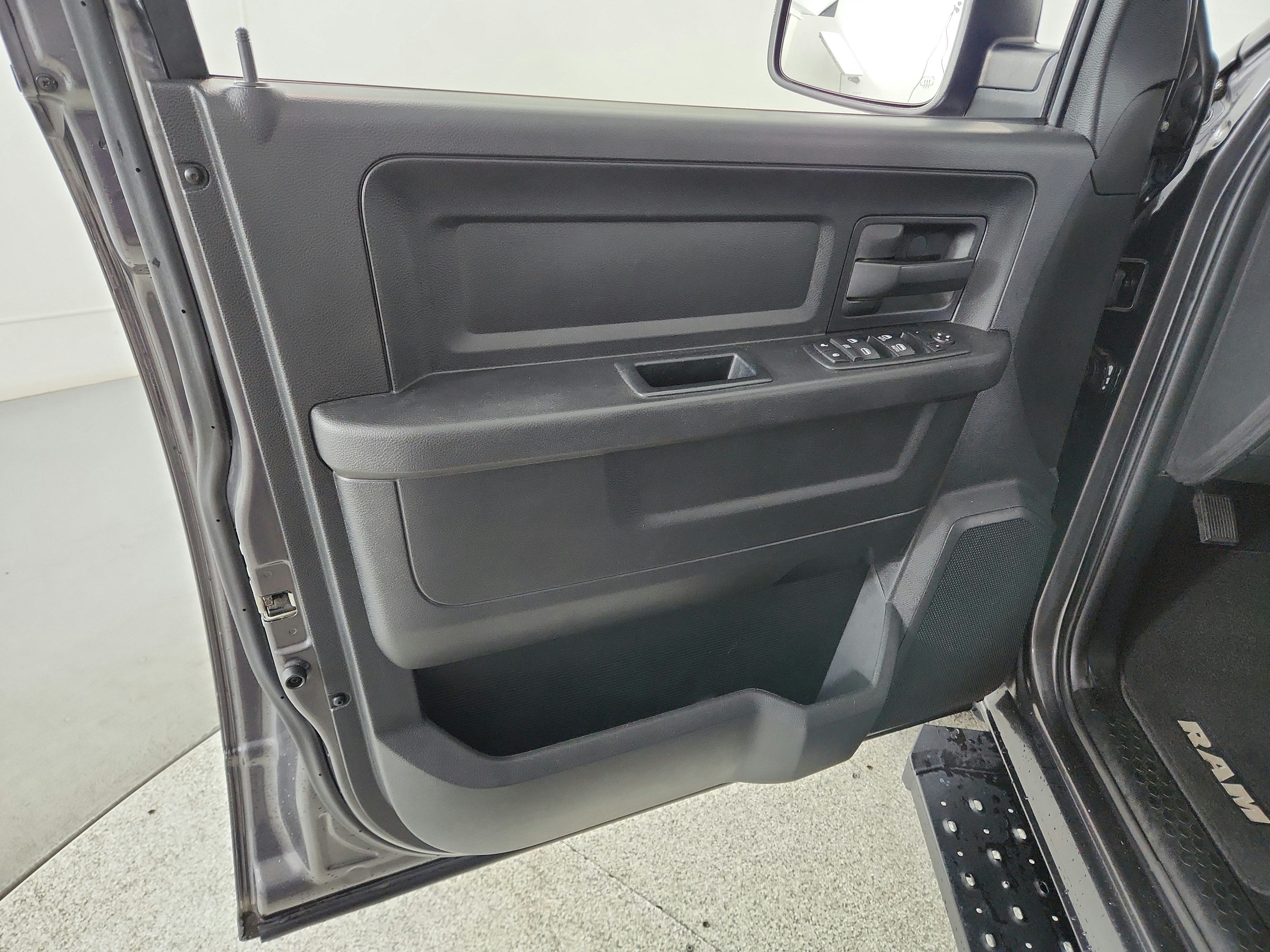 2016 RAM Ram 1500 2WD Quad Cab 140.5" Express