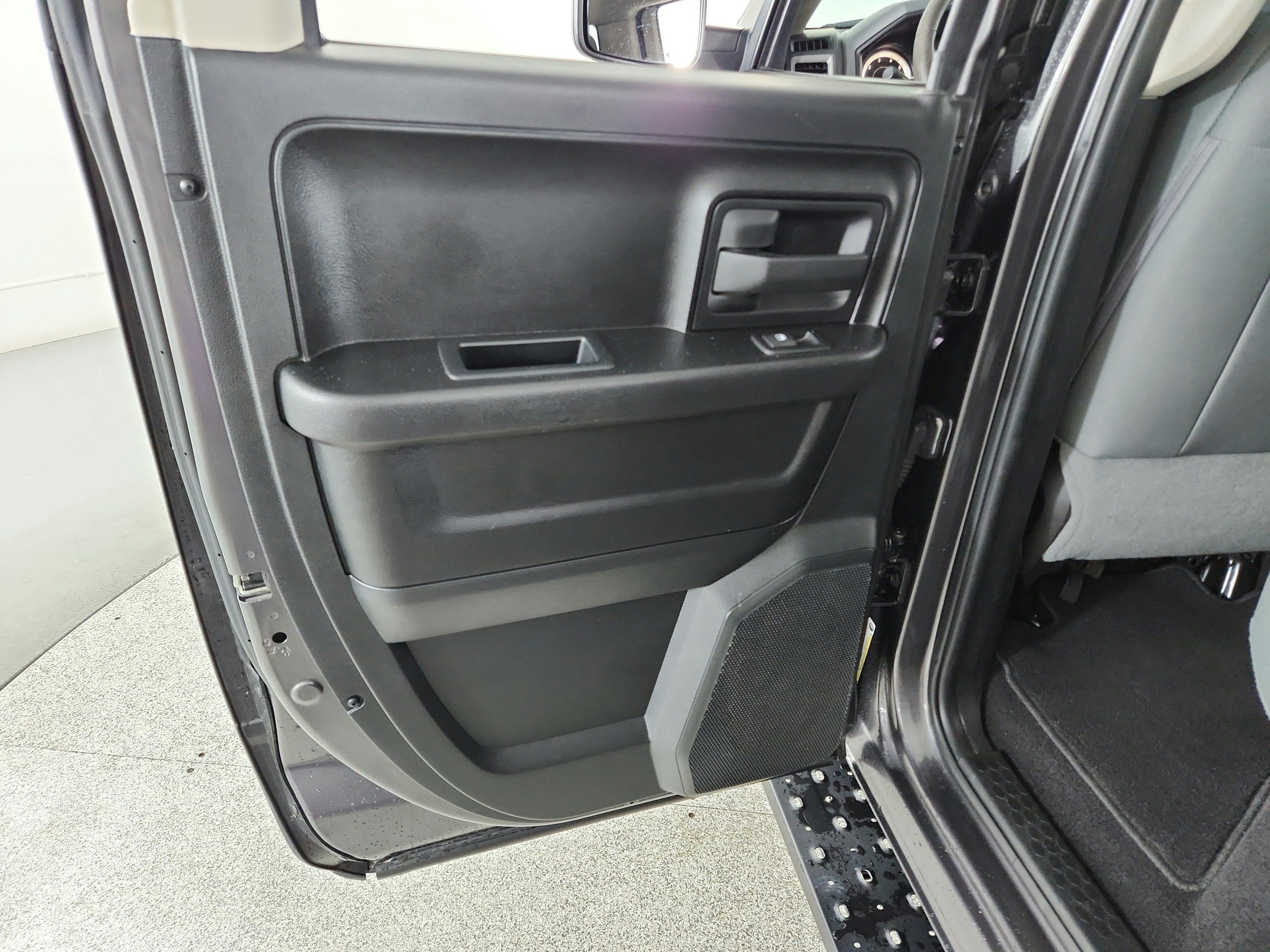 2016 RAM Ram 1500 2WD Quad Cab 140.5" Express