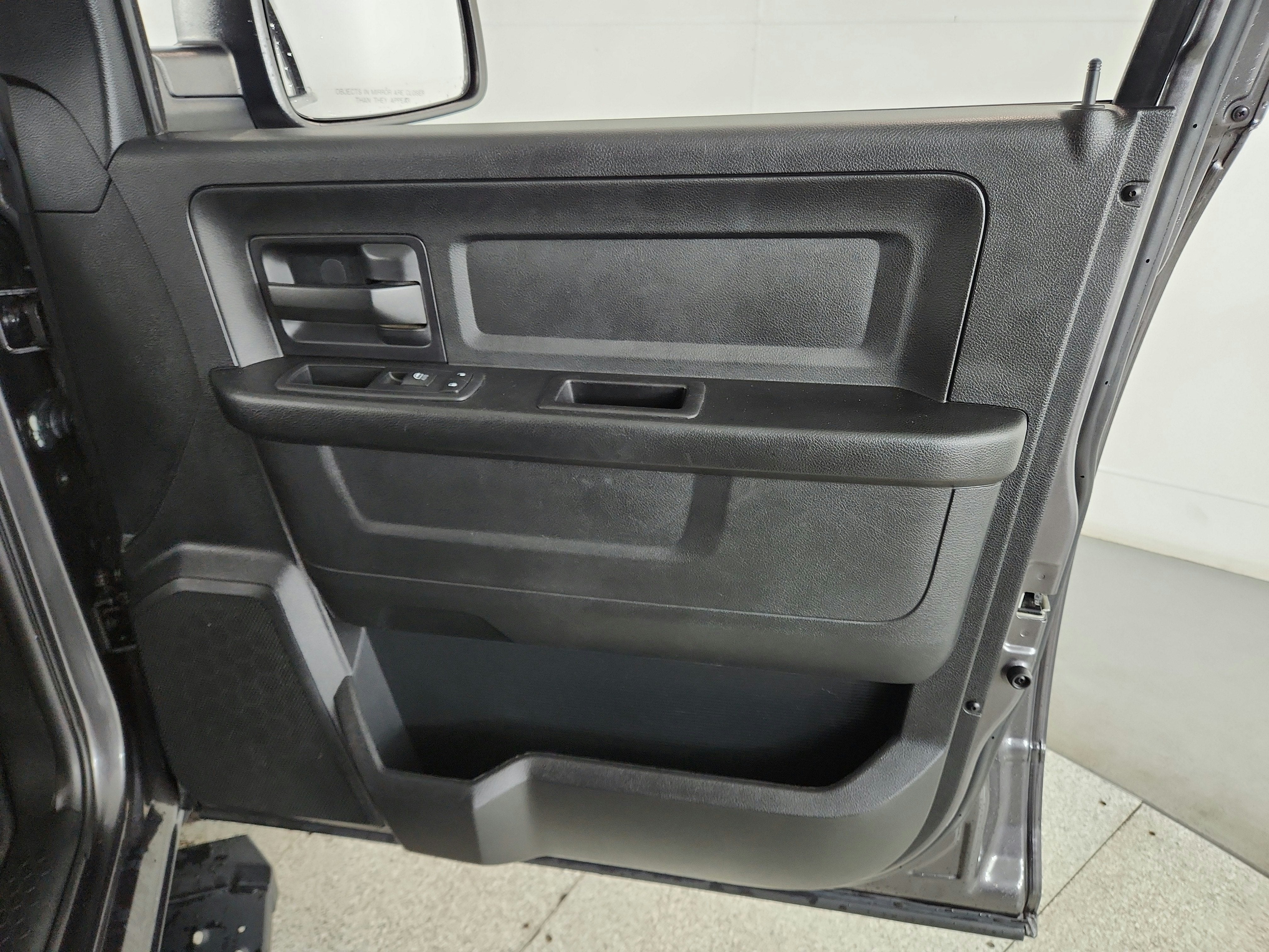 2016 RAM Ram 1500 2WD Quad Cab 140.5" Express