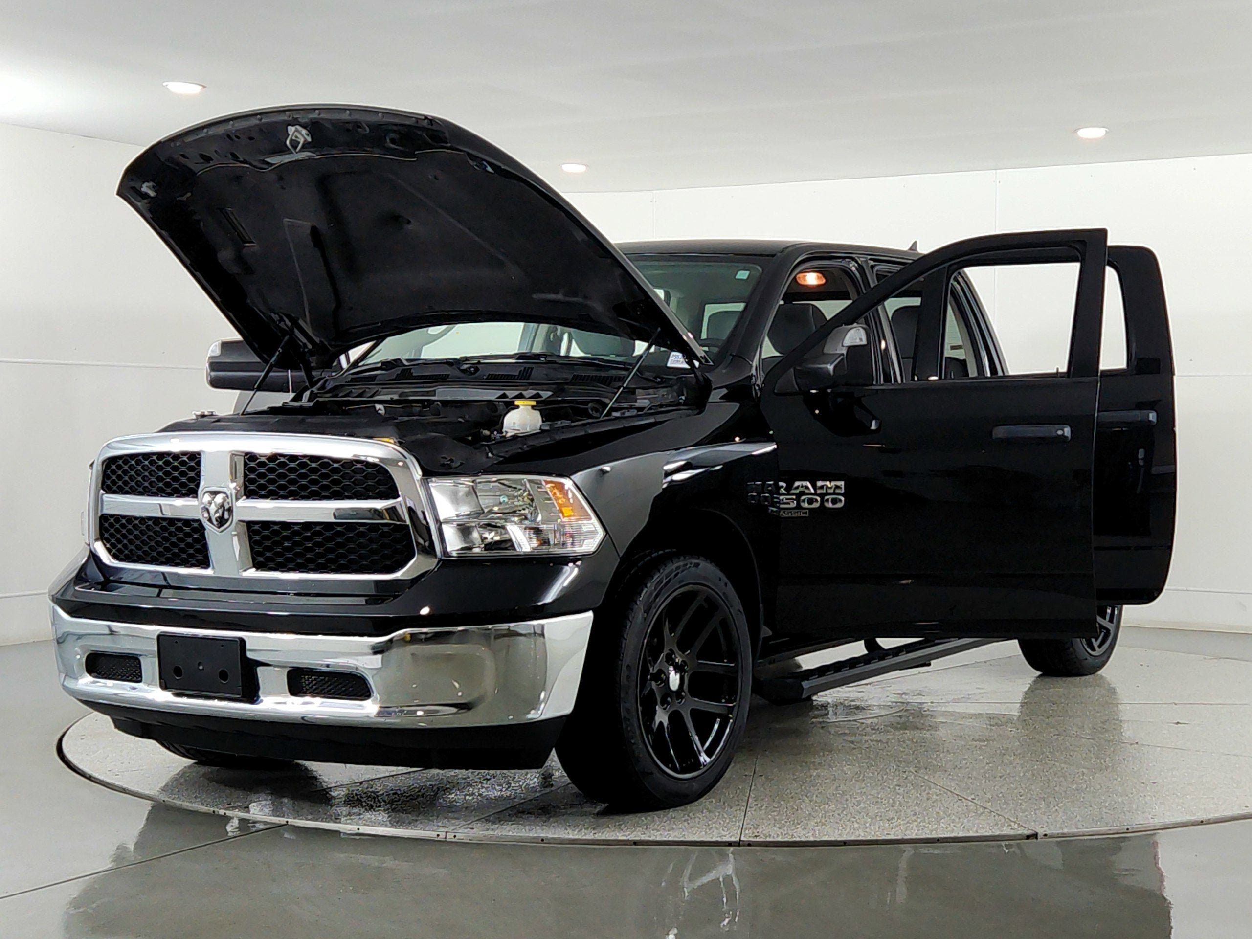 2023 RAM 1500 Classic SLT