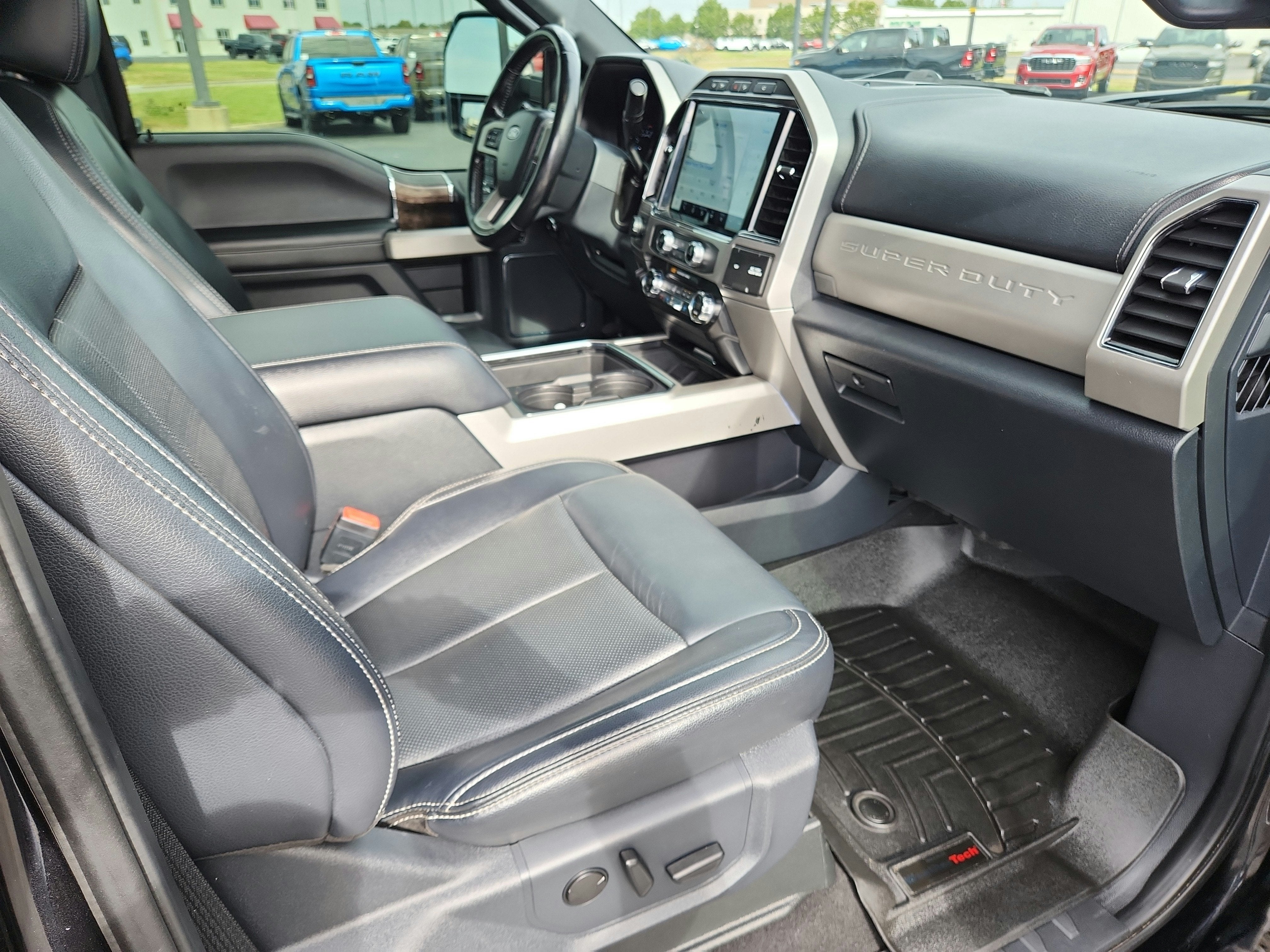 2022 Ford F-350 LARIAT 4WD Crew Cab 6.75' Box