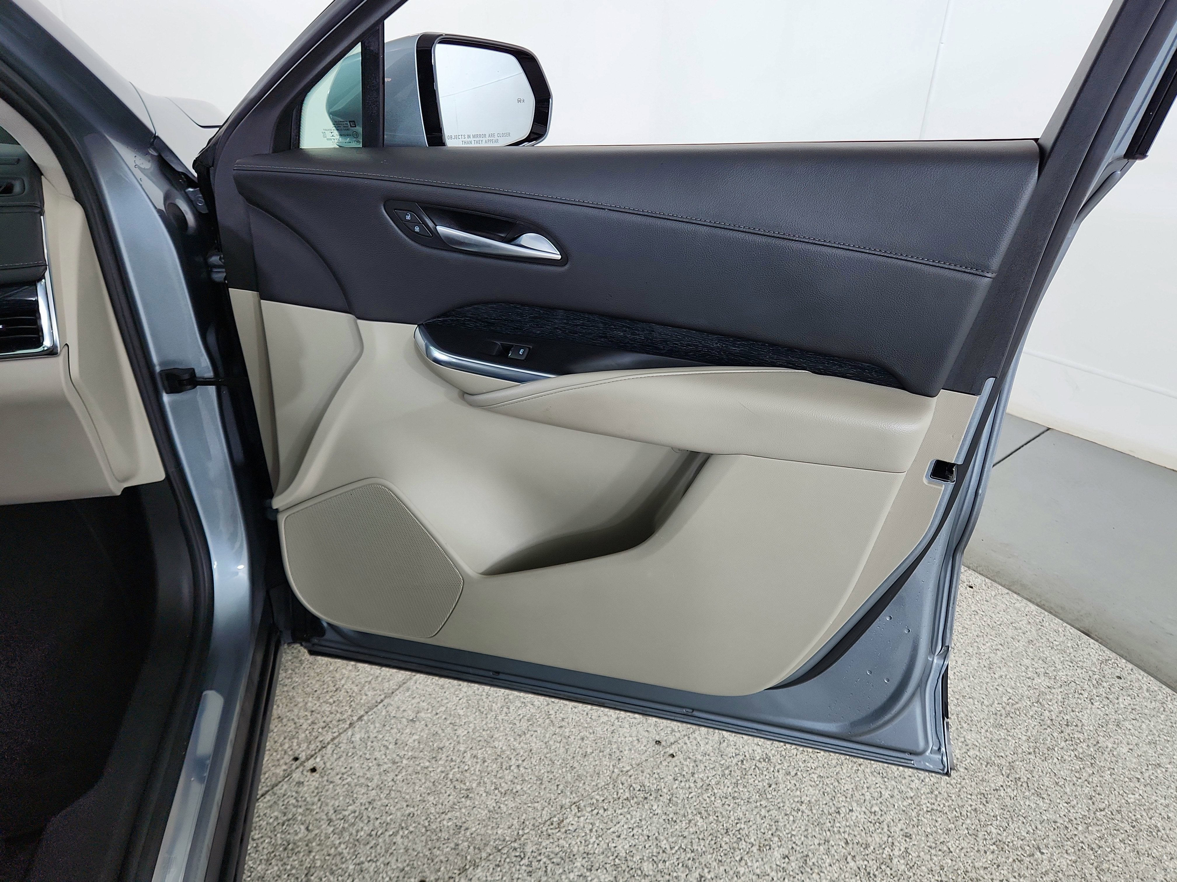 2023 Cadillac XT4 AWD Premium Luxury