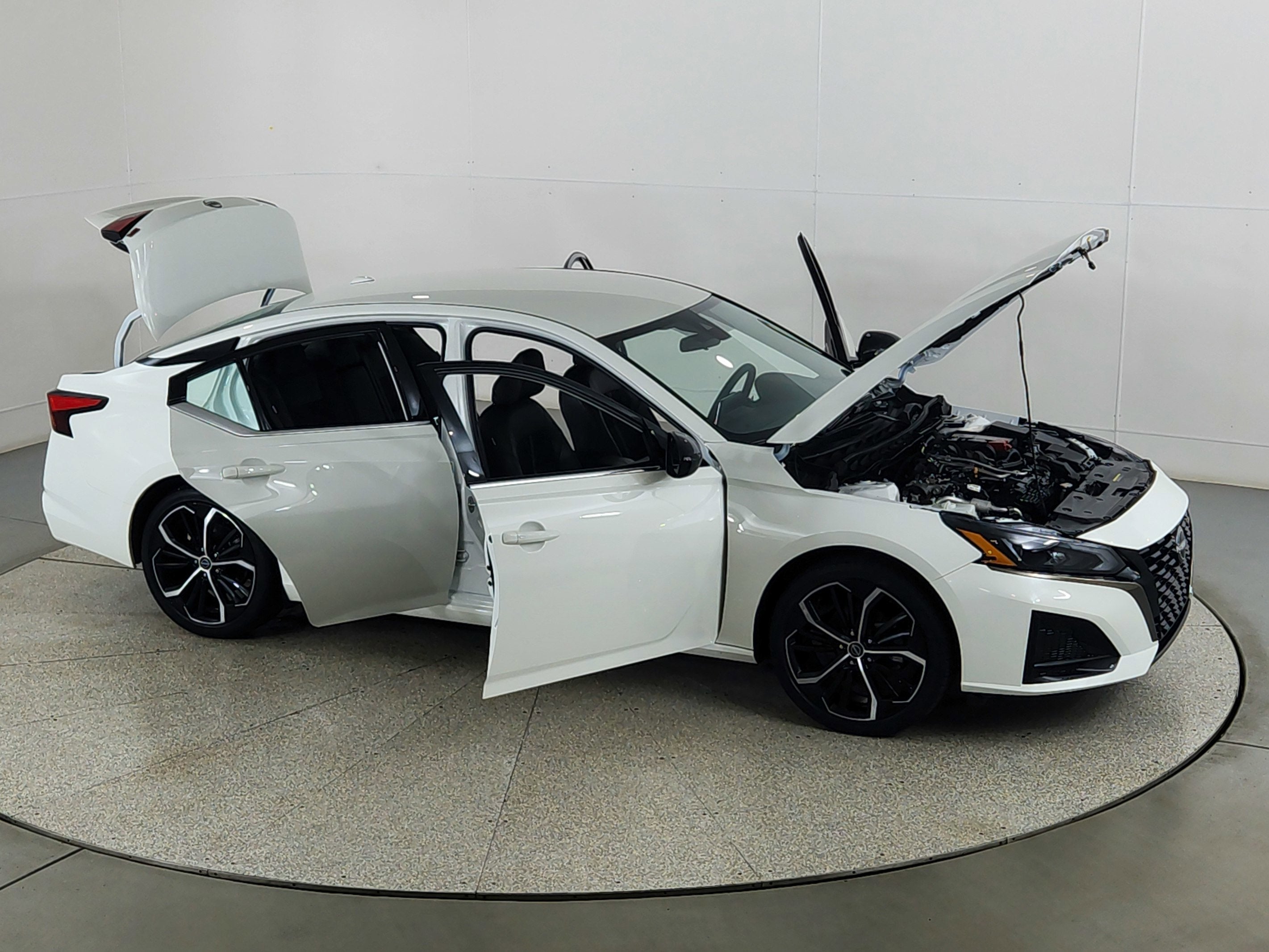 2025 Nissan Altima SR