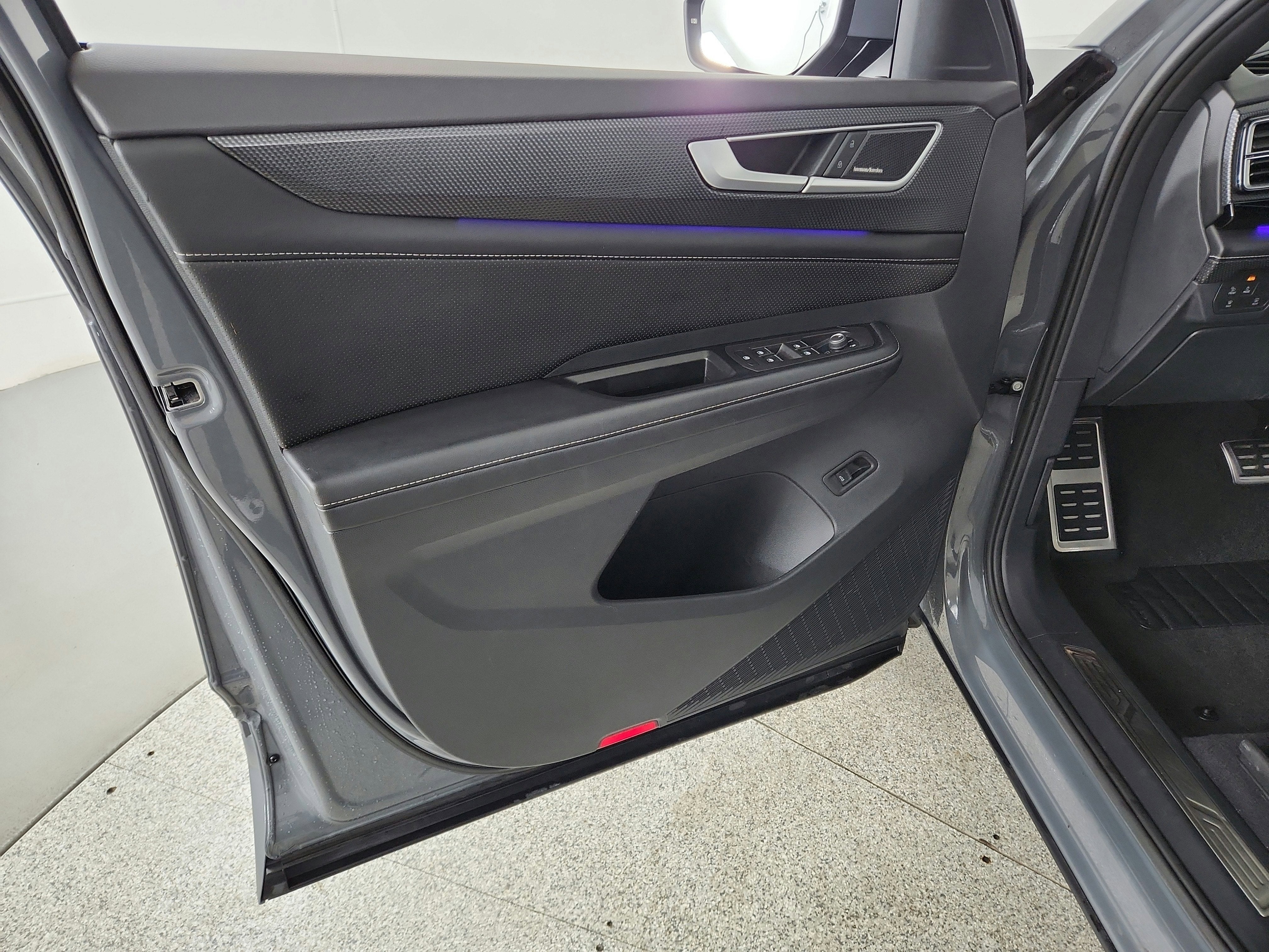 2024 Volkswagen Atlas Cross Sport 2.0T SEL Premium R-Line