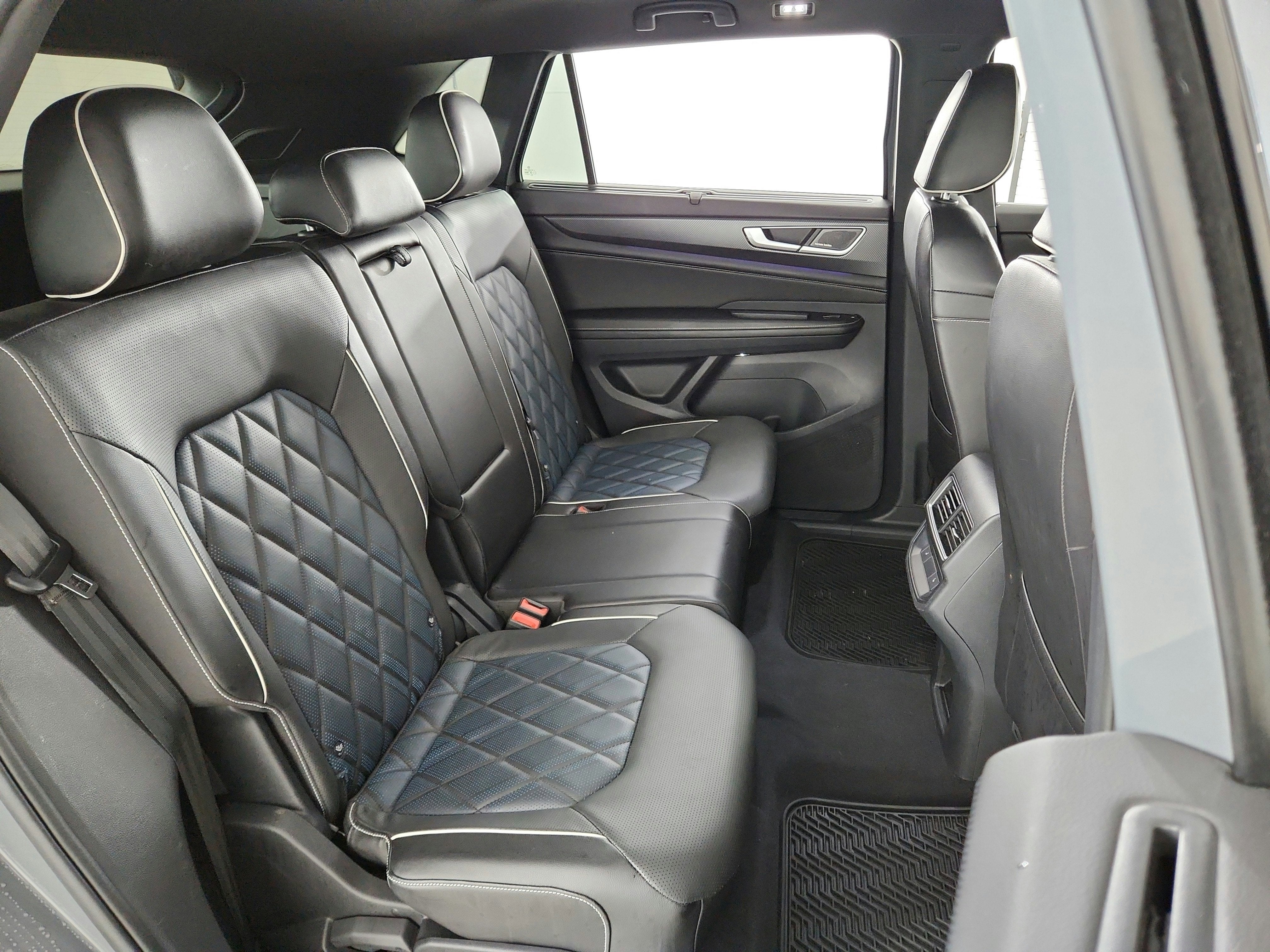 2024 Volkswagen Atlas Cross Sport 2.0T SEL Premium R-Line