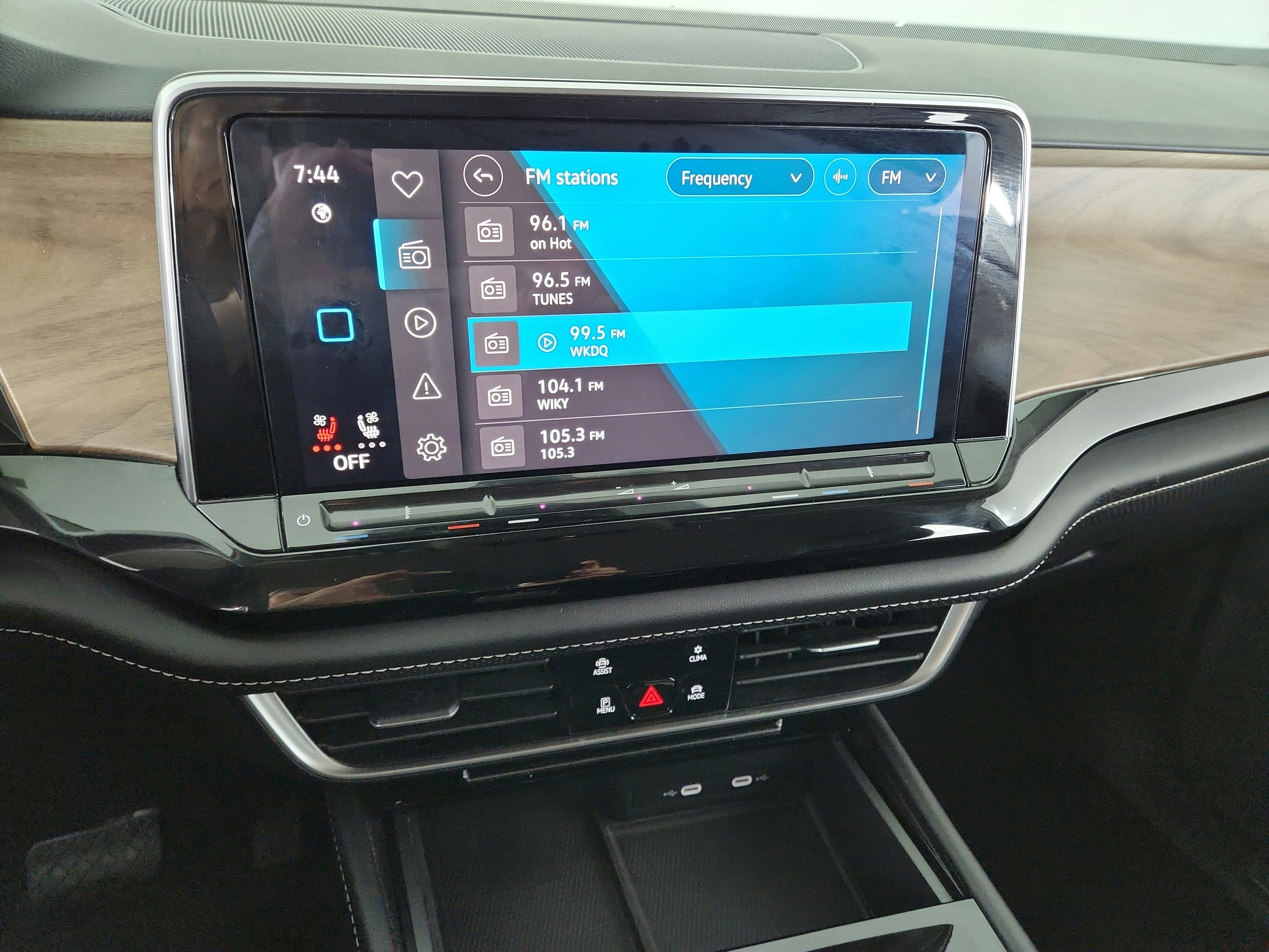 2024 Volkswagen Atlas 2.0T SE w/Technology