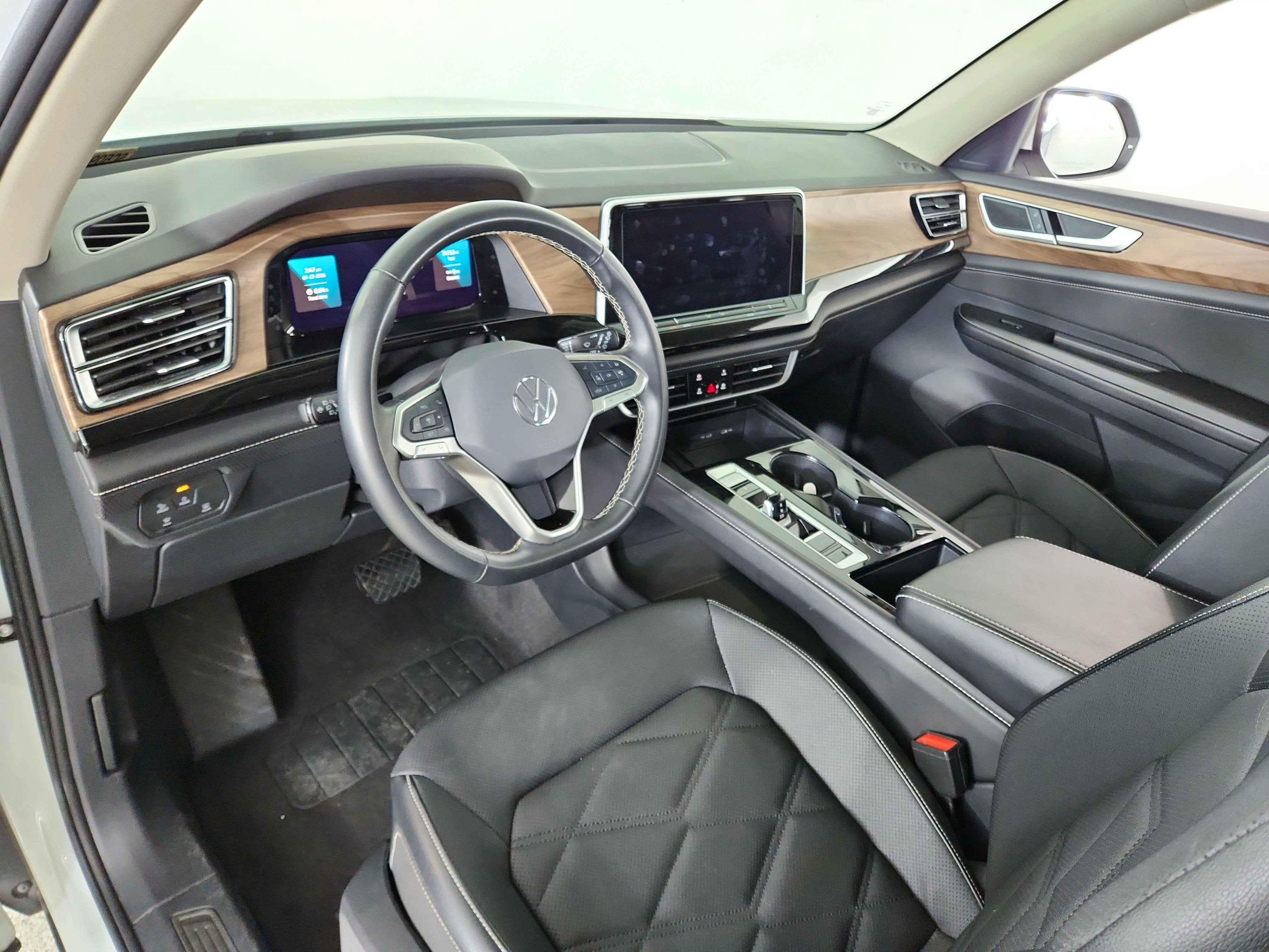 2025 Volkswagen Atlas 2.0T SE w/Technology