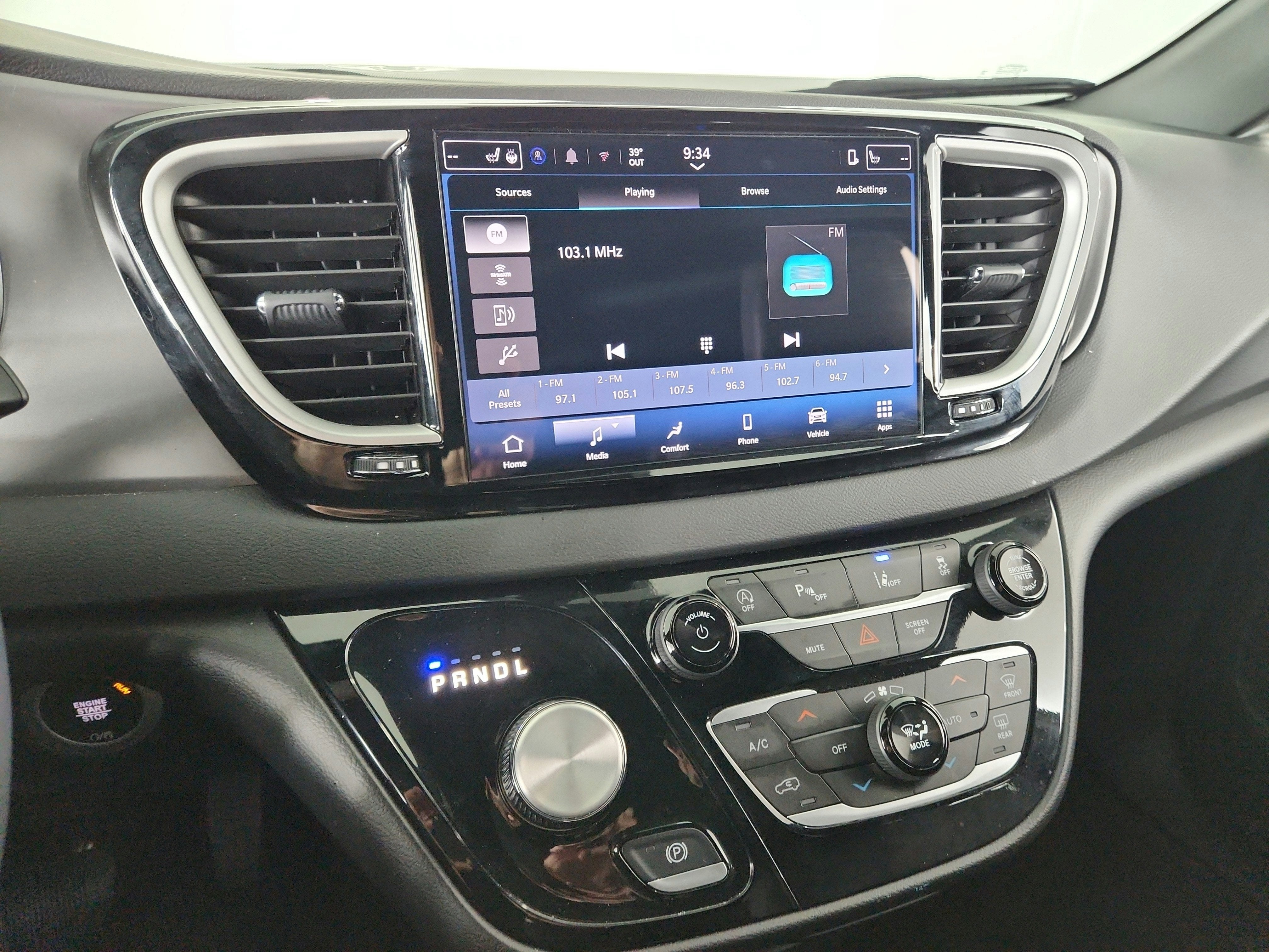 2025 Chrysler Pacifica Select