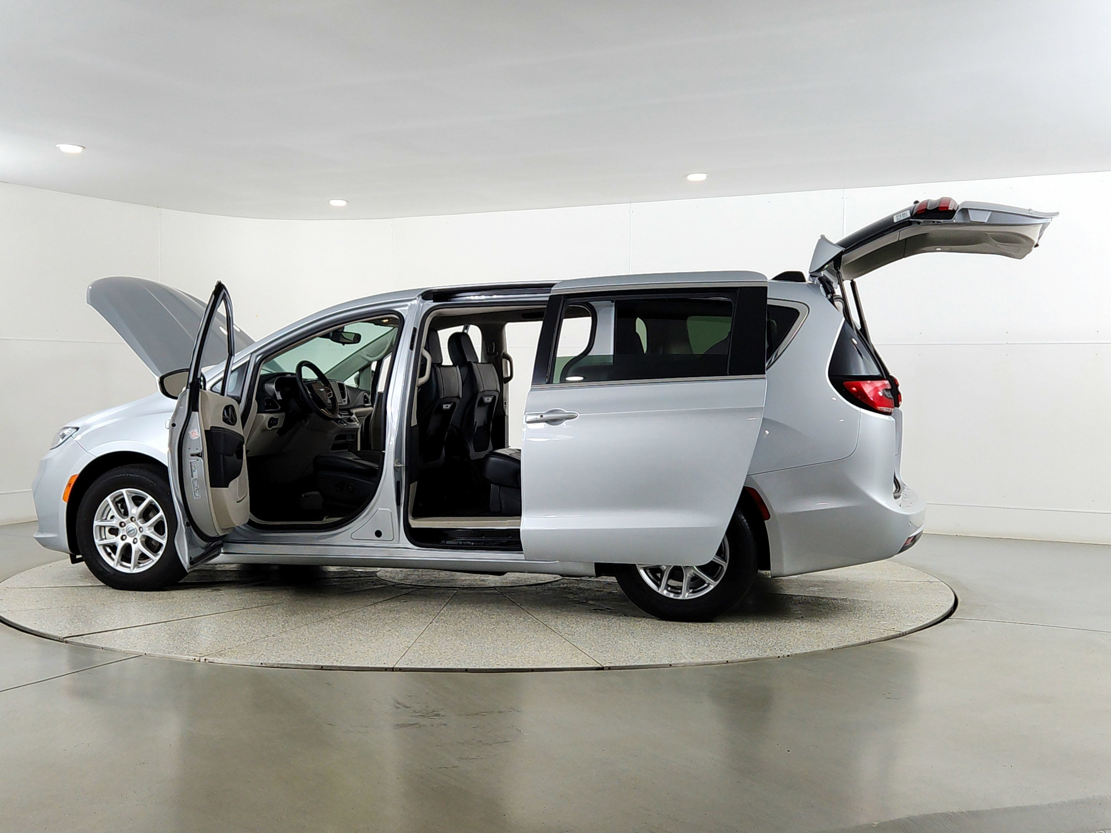 2024 Chrysler Pacifica Touring L