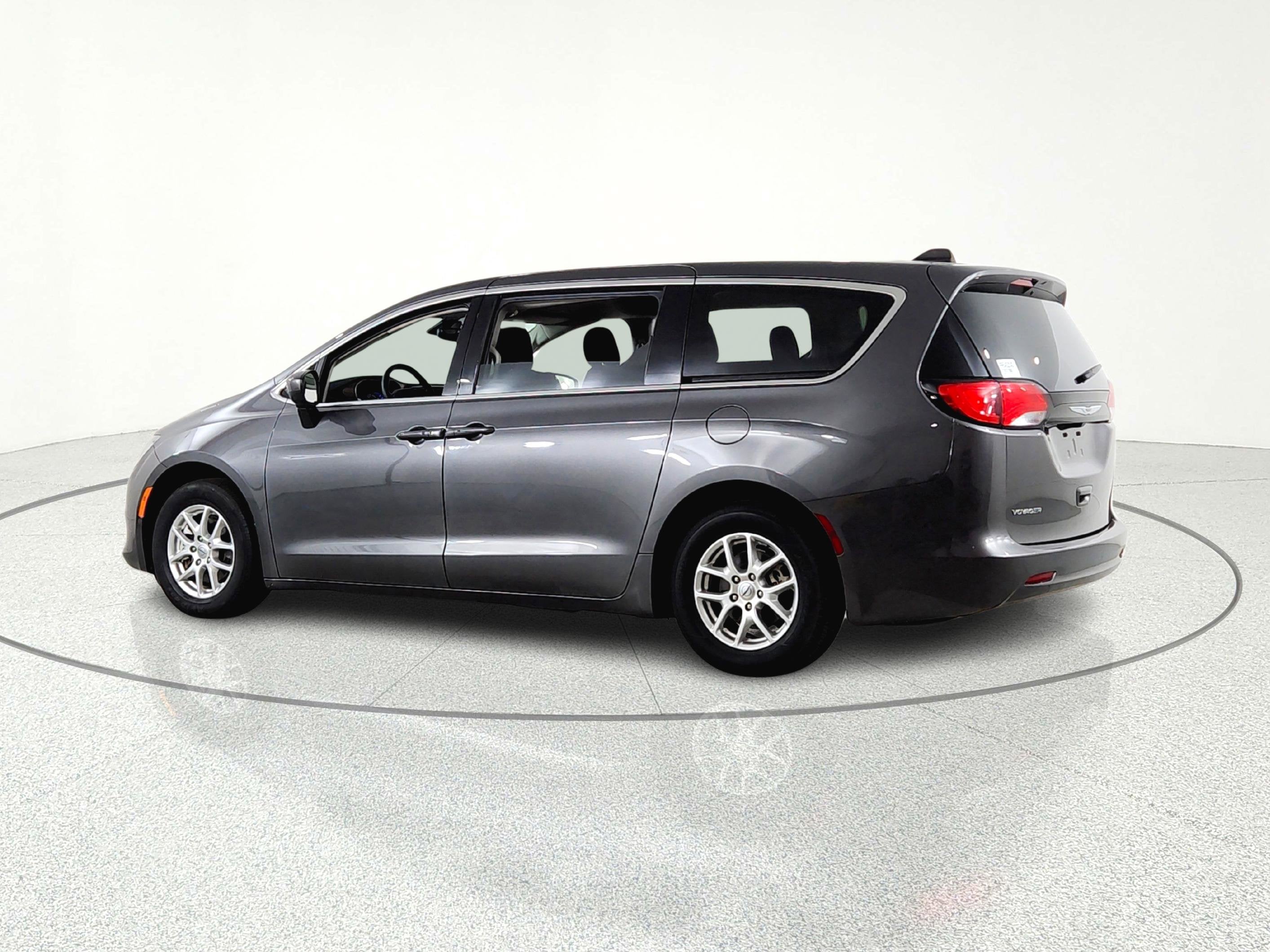 2023 Chrysler Voyager LX