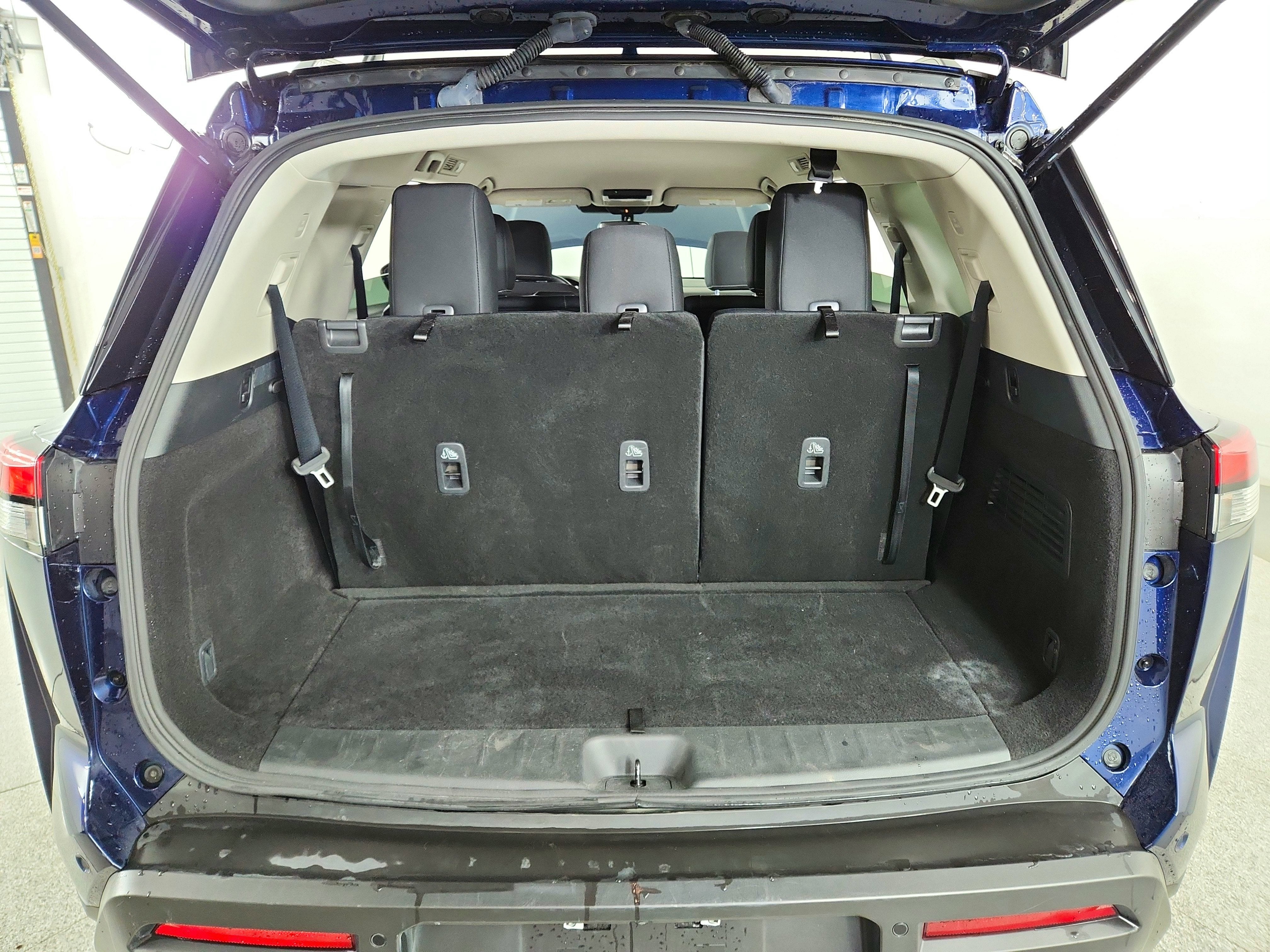 2023 Nissan Pathfinder SV