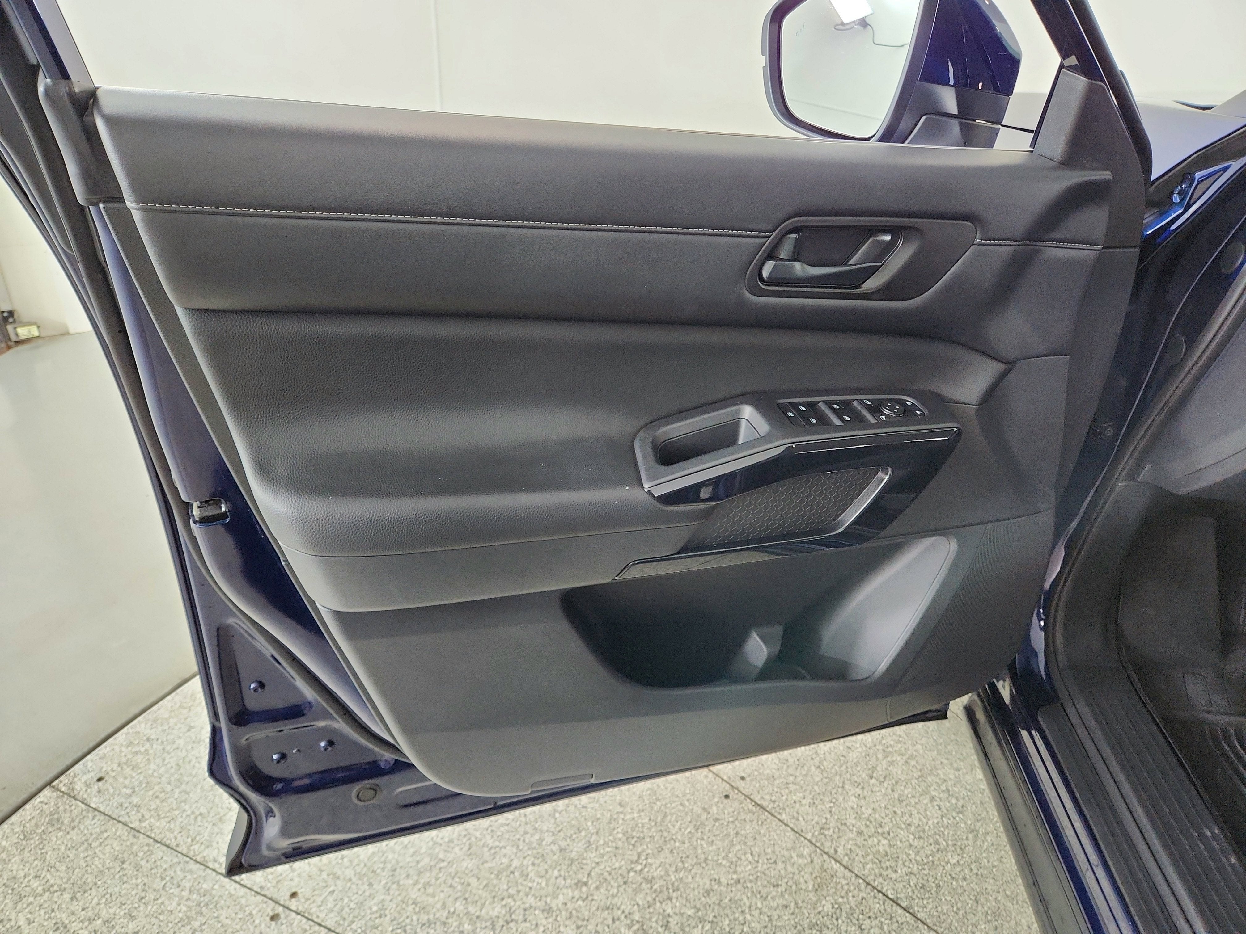 2023 Nissan Pathfinder SV