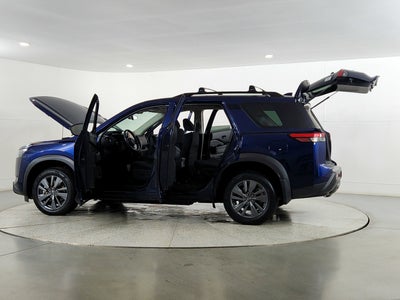 2023 Nissan Pathfinder SV