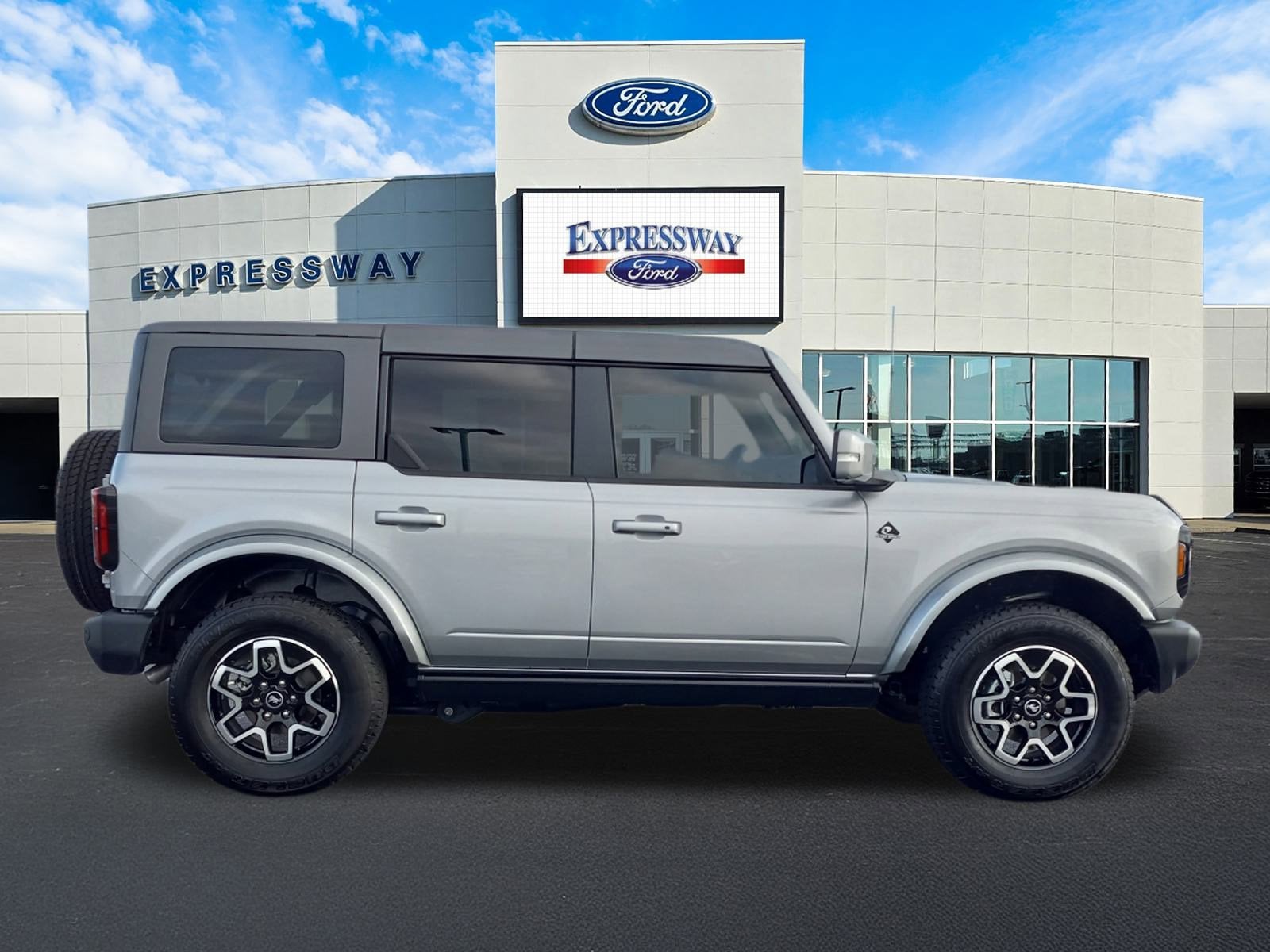 2024 Ford Bronco Outer Banks