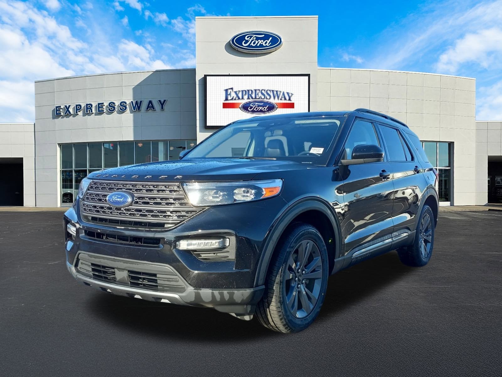 2023 Ford Explorer XLT
