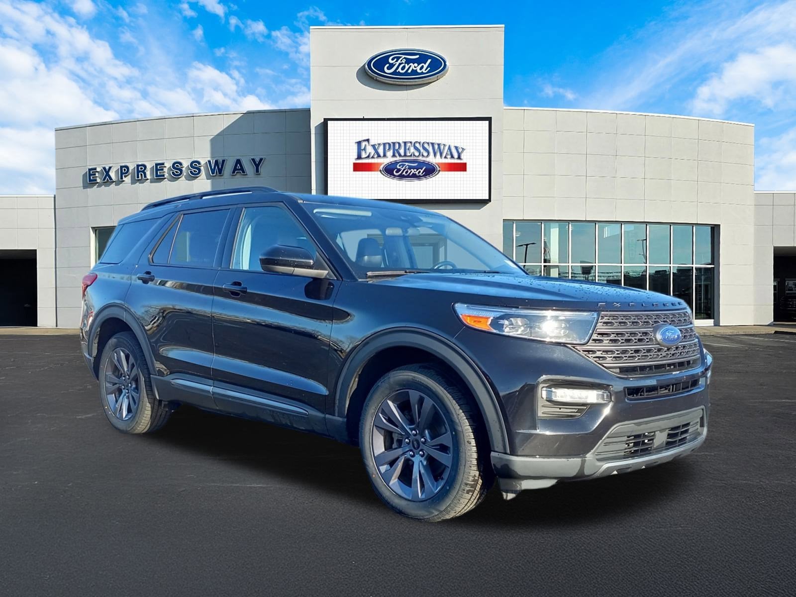 2023 Ford Explorer XLT