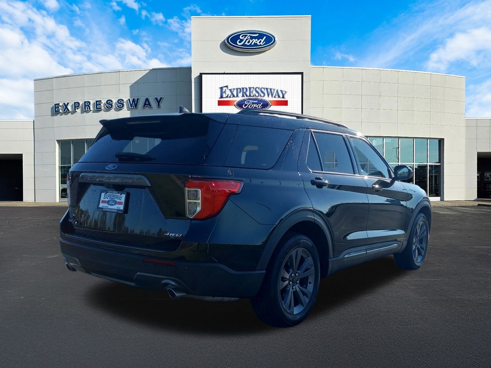 2023 Ford Explorer XLT