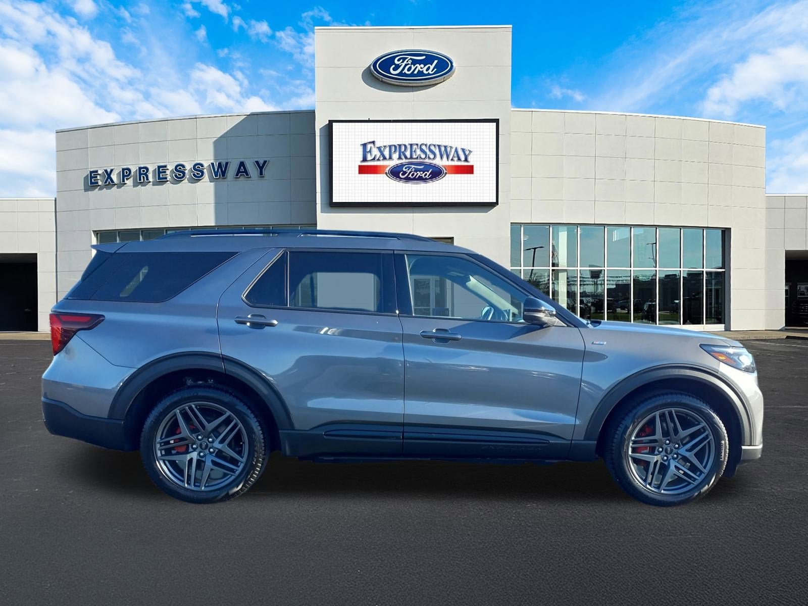 2025 Ford Explorer ST-Line