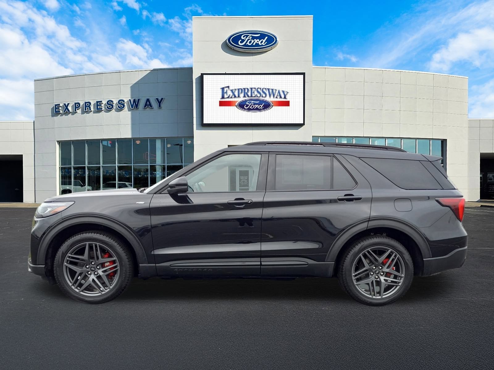 2025 Ford Explorer ST-Line