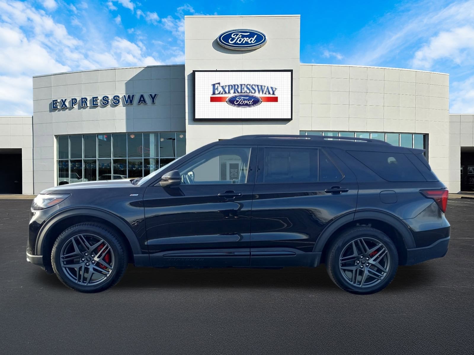 2025 Ford Explorer ST-Line