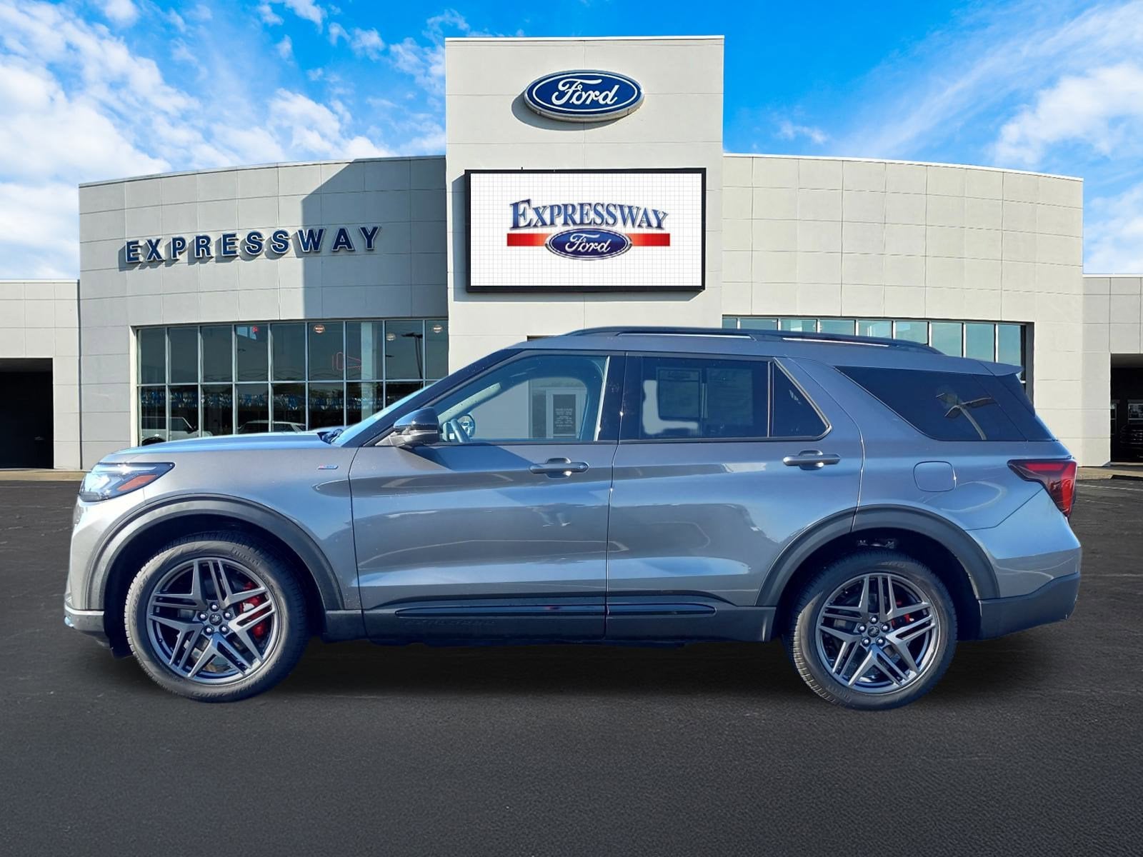 2025 Ford Explorer ST-Line