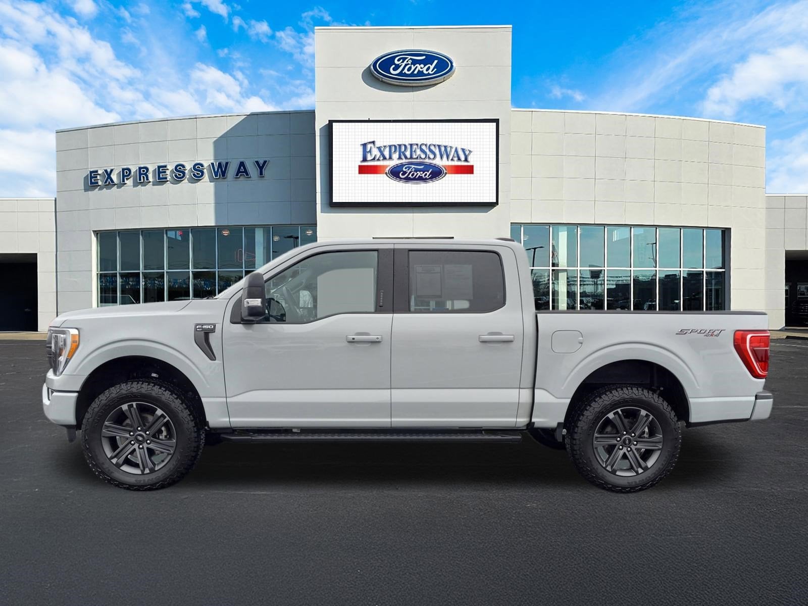 2023 Ford F-150 XLT 4WD SuperCrew 5.5' Box